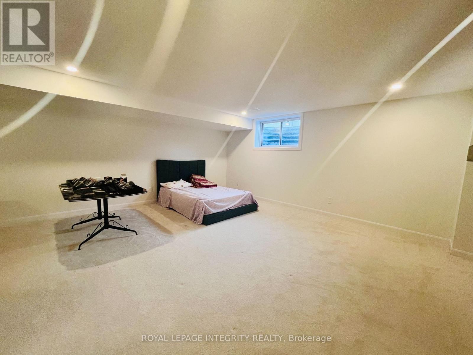 












237 CALVINGTON AVENUE

,
Ottawa,




Ontario
K2T0P9

