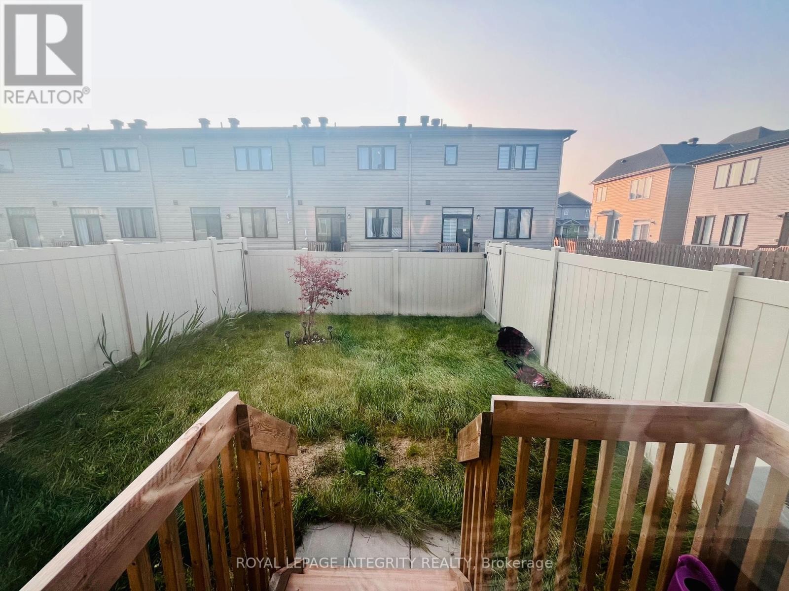 












237 CALVINGTON AVENUE

,
Ottawa,




Ontario
K2T0P9

