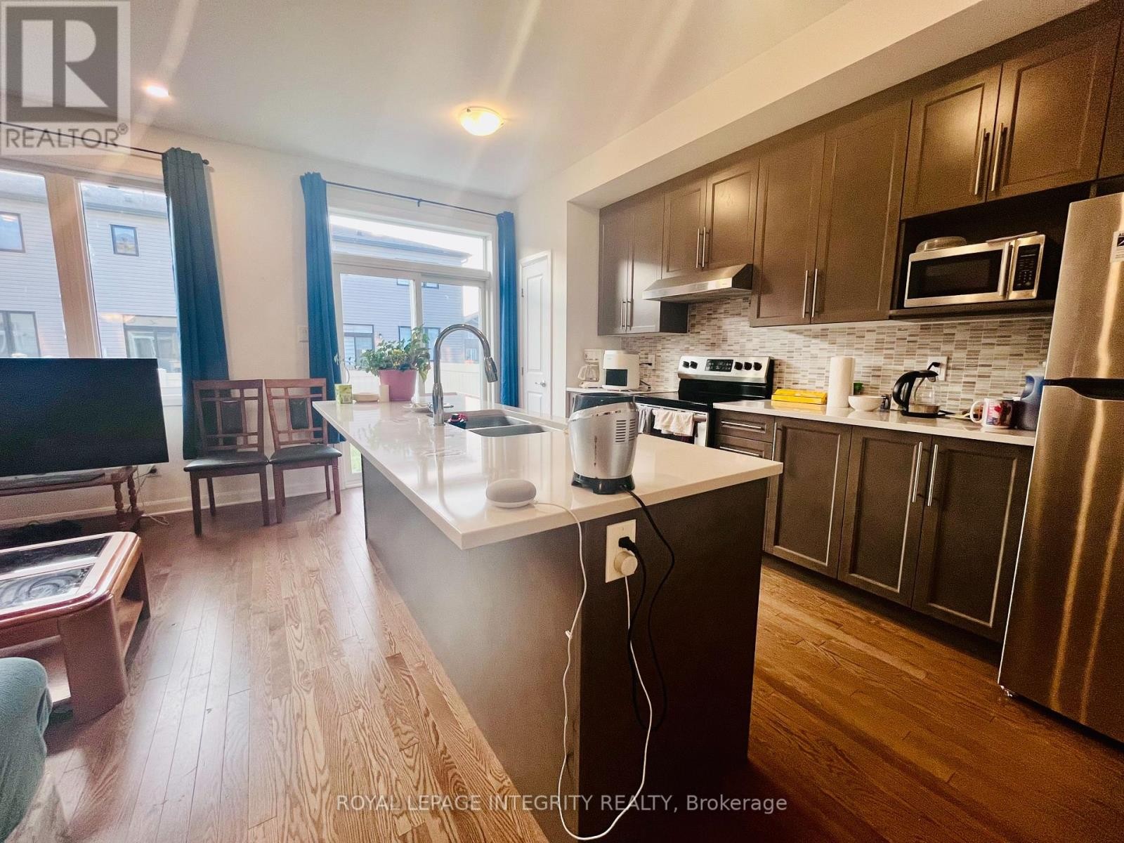 












237 CALVINGTON AVENUE

,
Ottawa,




Ontario
K2T0P9

