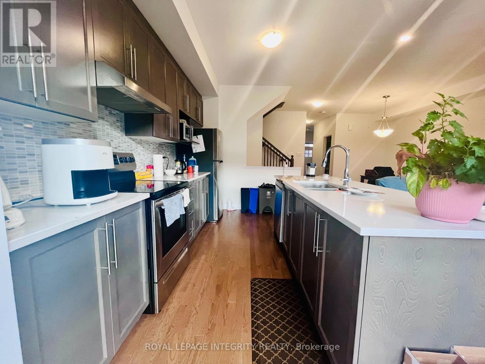 












237 CALVINGTON AVENUE

,
Ottawa,




Ontario
K2T0P9

