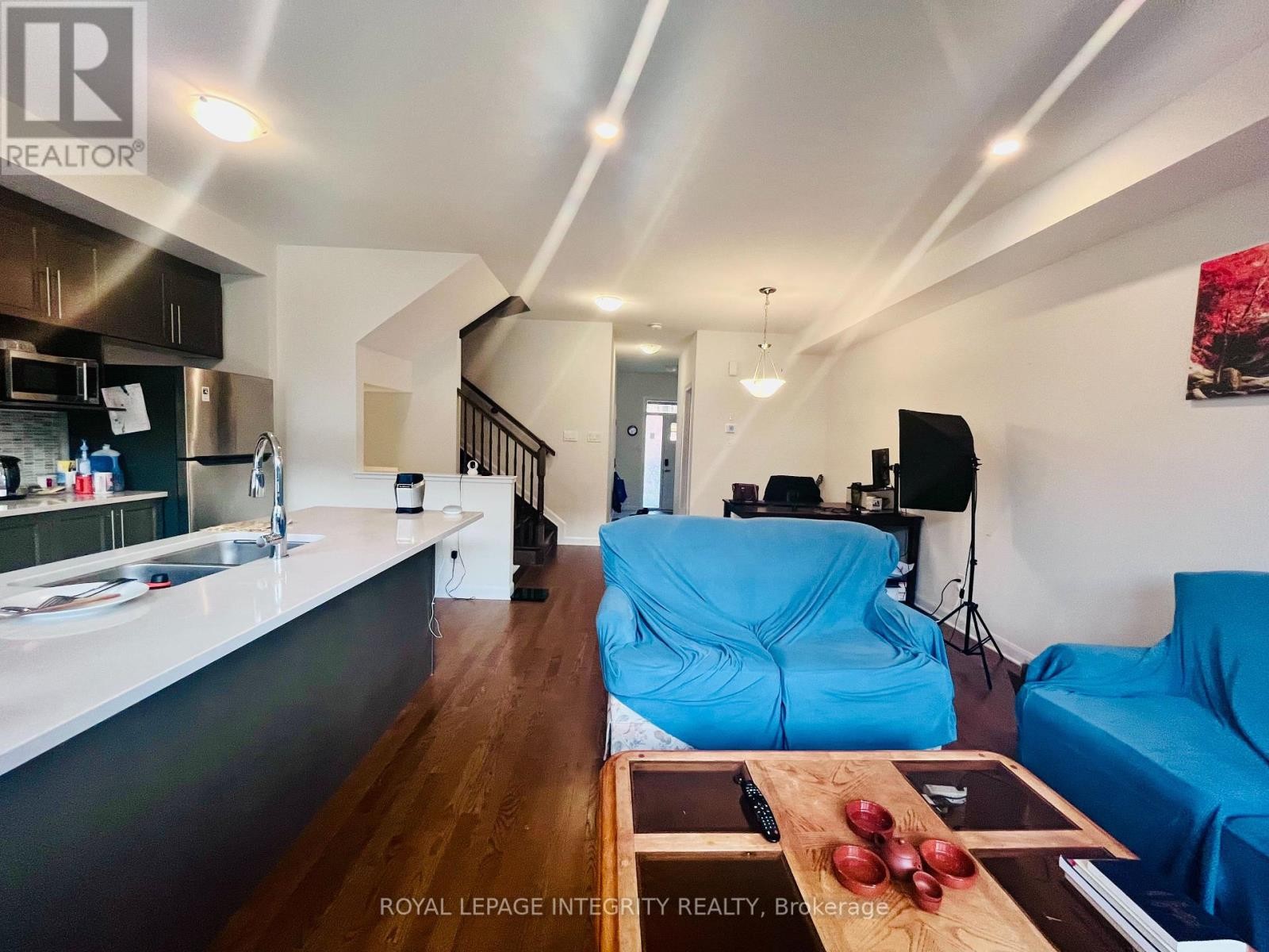 












237 CALVINGTON AVENUE

,
Ottawa,




Ontario
K2T0P9

