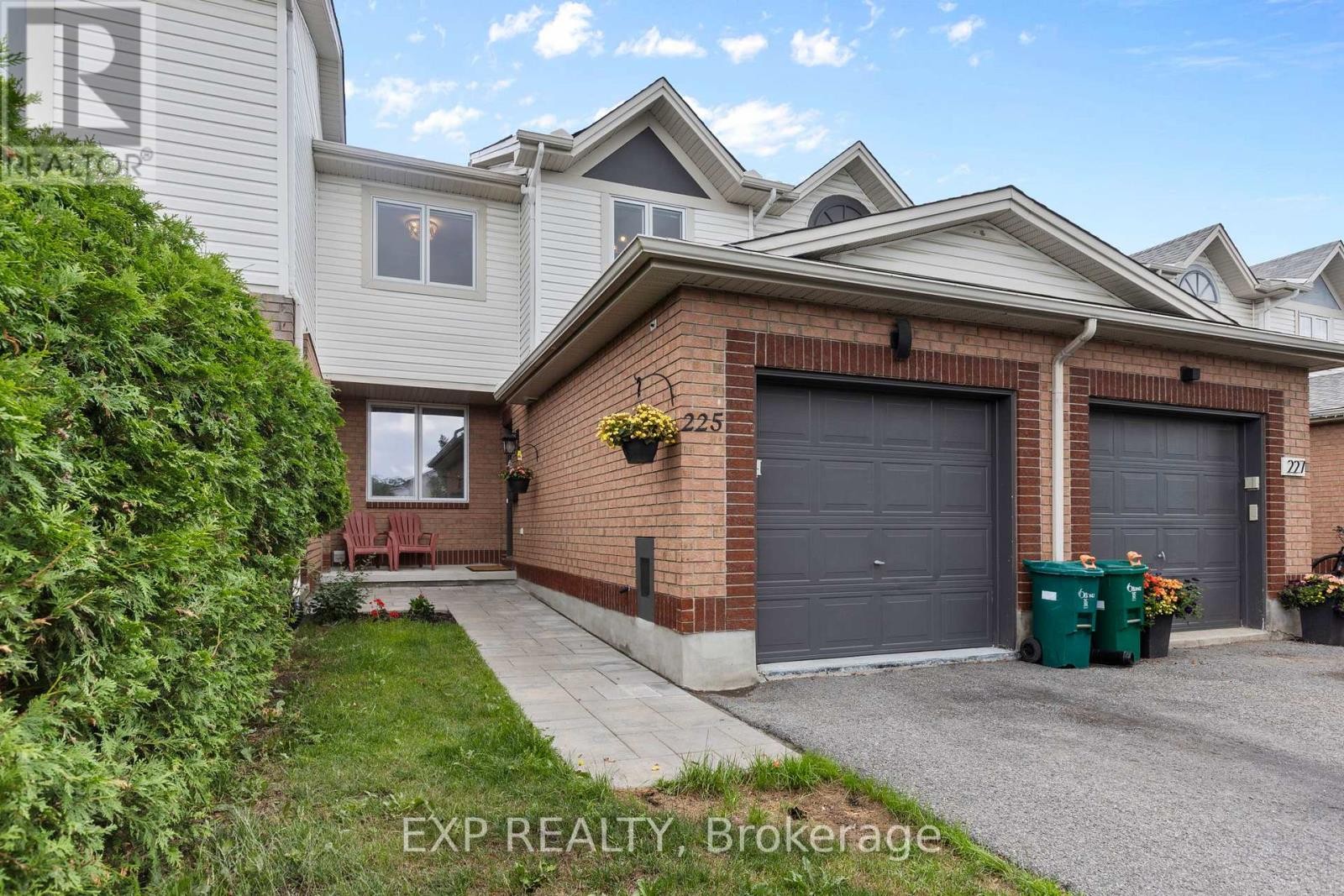 












225 KINCARDINE DRIVE

,
Ottawa,




Ontario
K2V1C5

