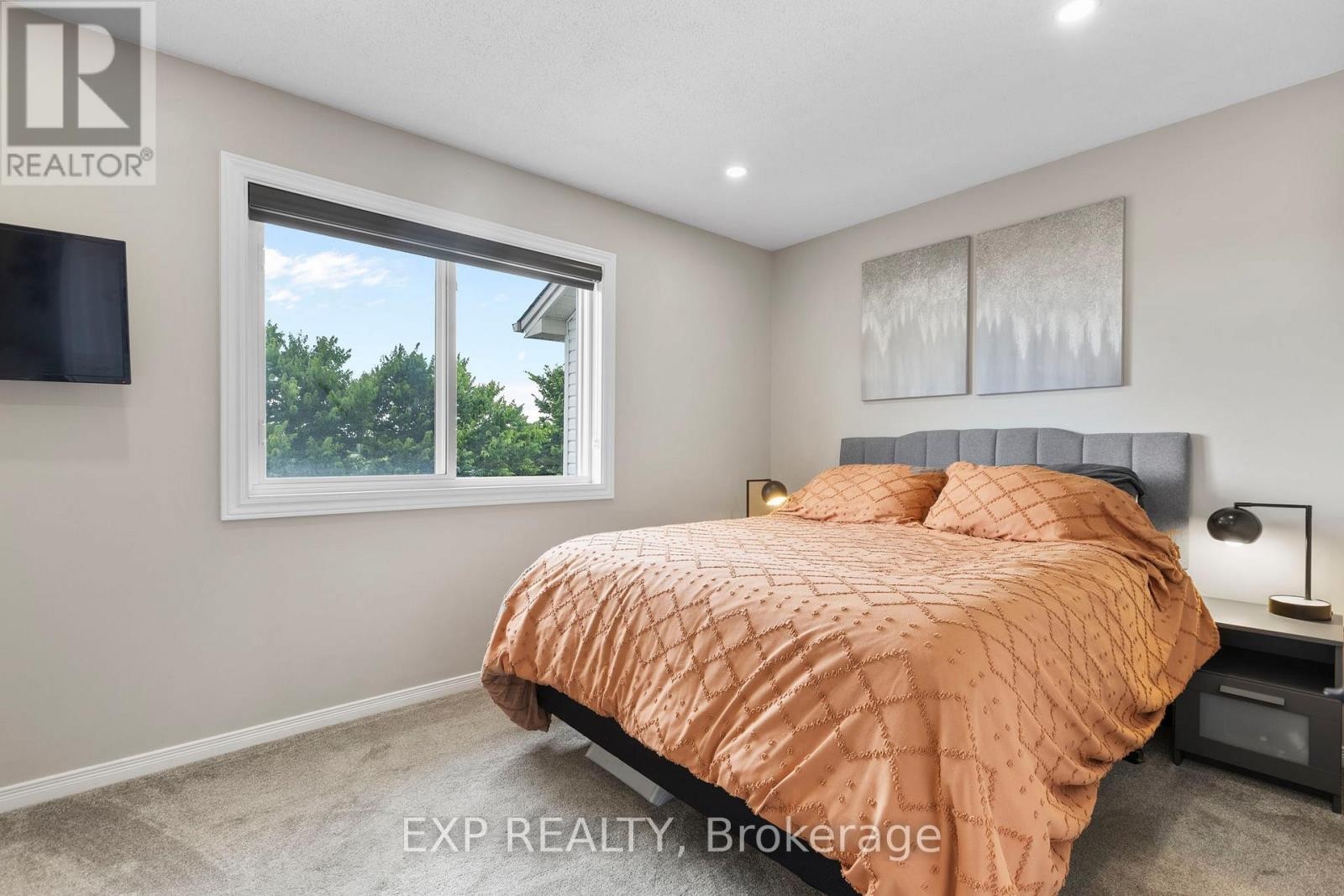 












225 KINCARDINE DRIVE

,
Ottawa,




Ontario
K2V1C5

