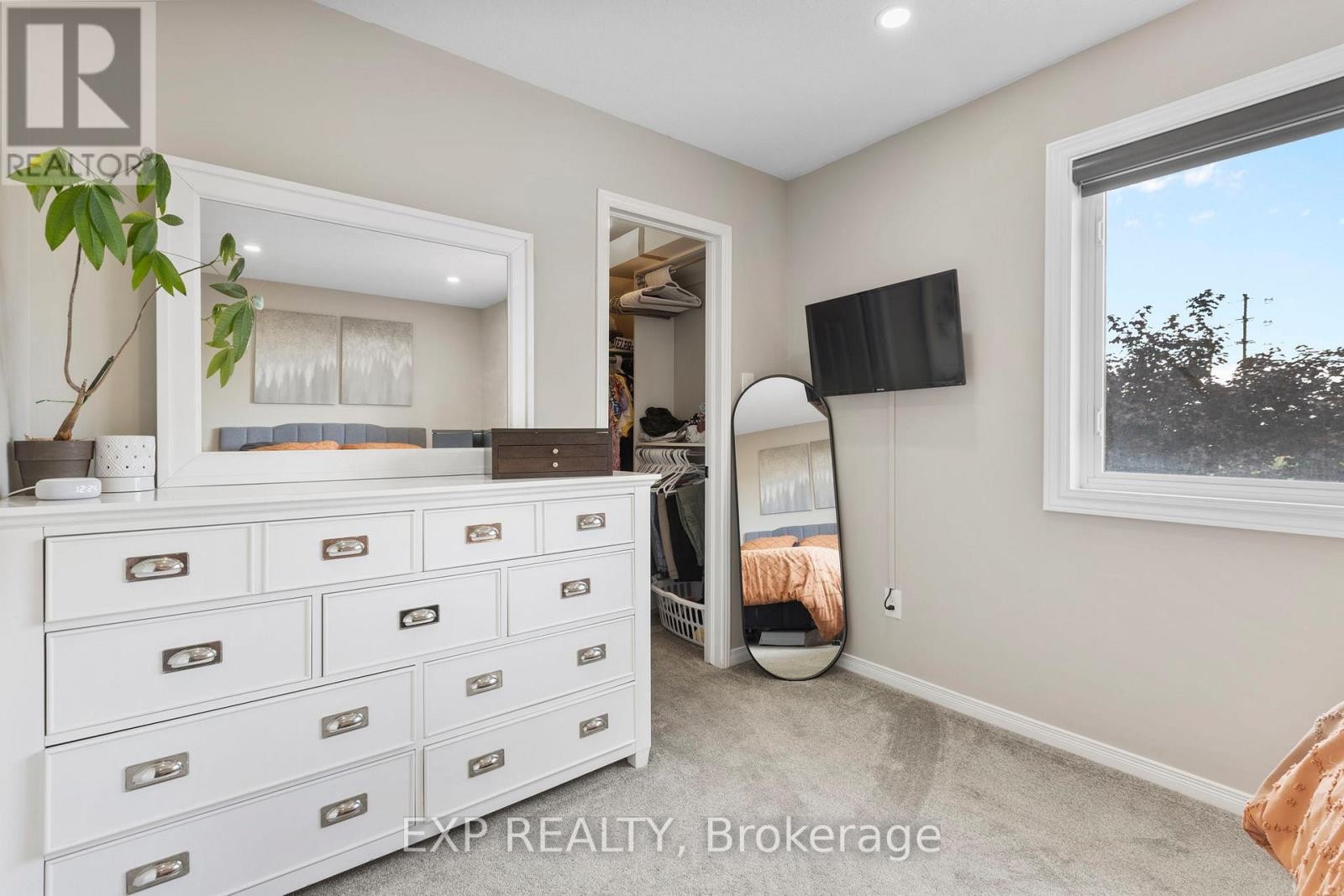 












225 KINCARDINE DRIVE

,
Ottawa,




Ontario
K2V1C5

