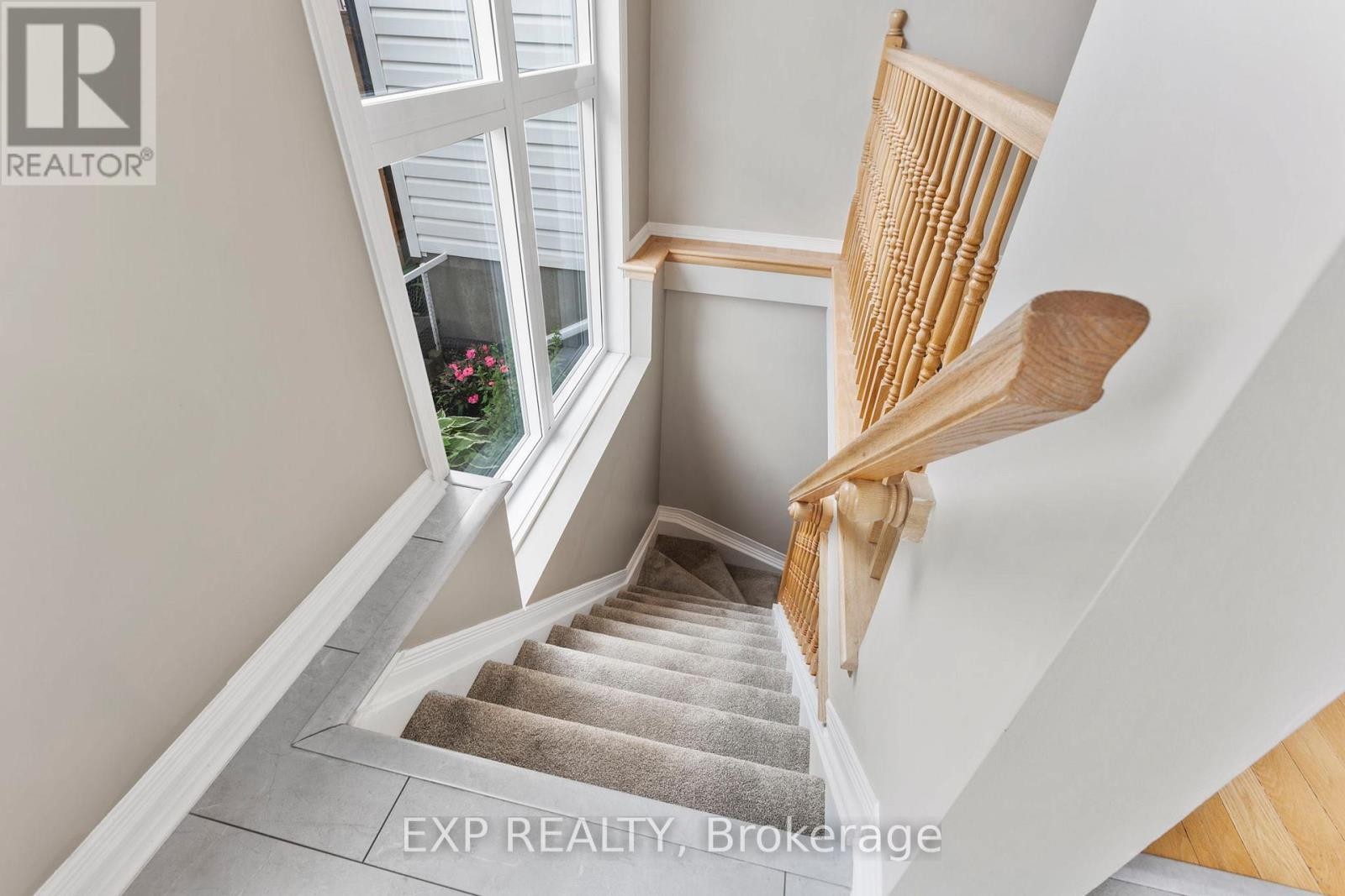 












225 KINCARDINE DRIVE

,
Ottawa,




Ontario
K2V1C5

