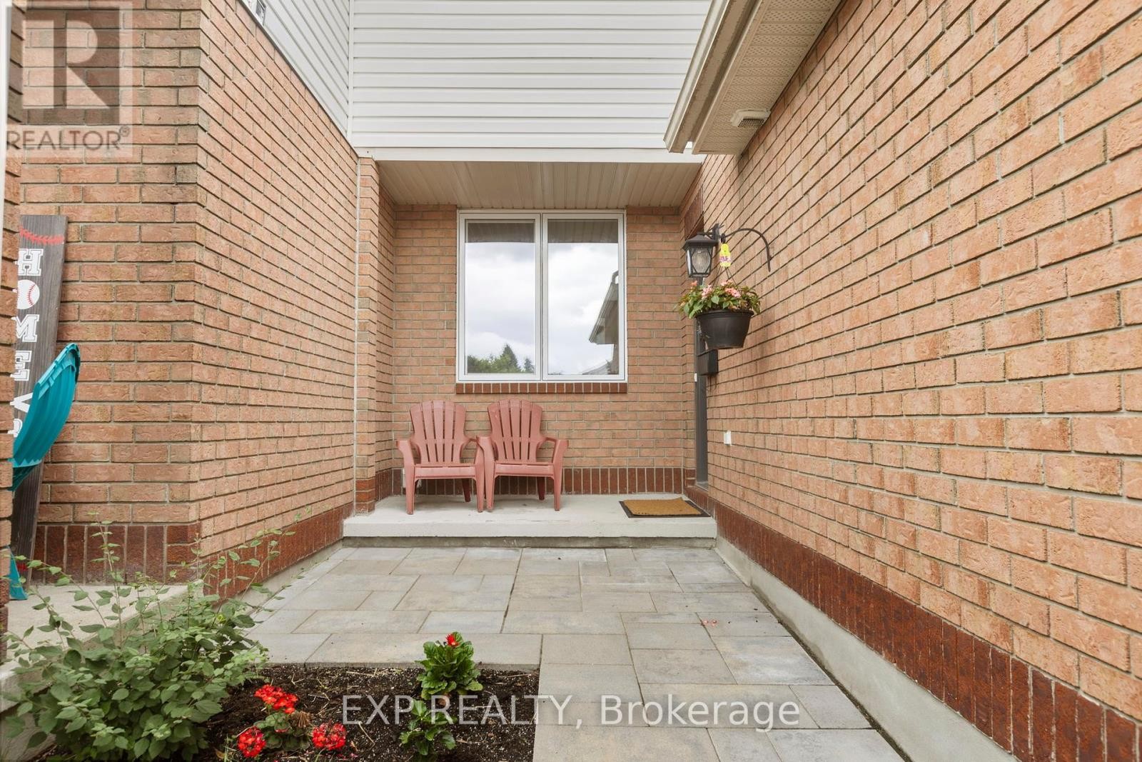 












225 KINCARDINE DRIVE

,
Ottawa,




Ontario
K2V1C5

