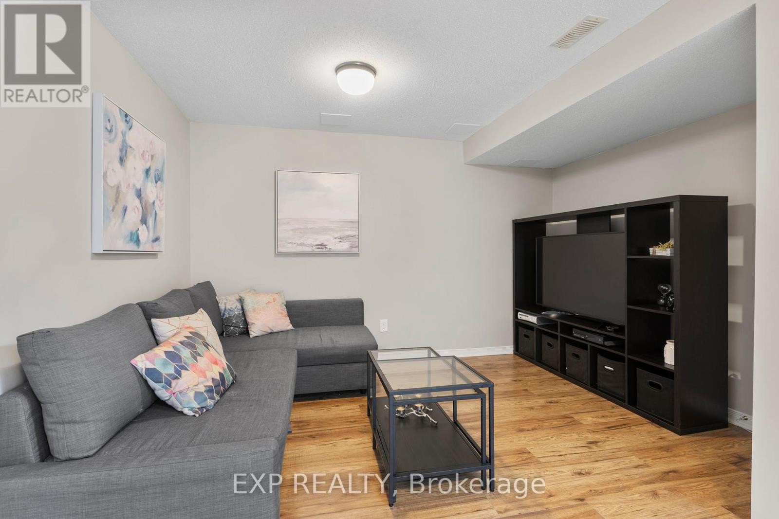 












225 KINCARDINE DRIVE

,
Ottawa,




Ontario
K2V1C5

