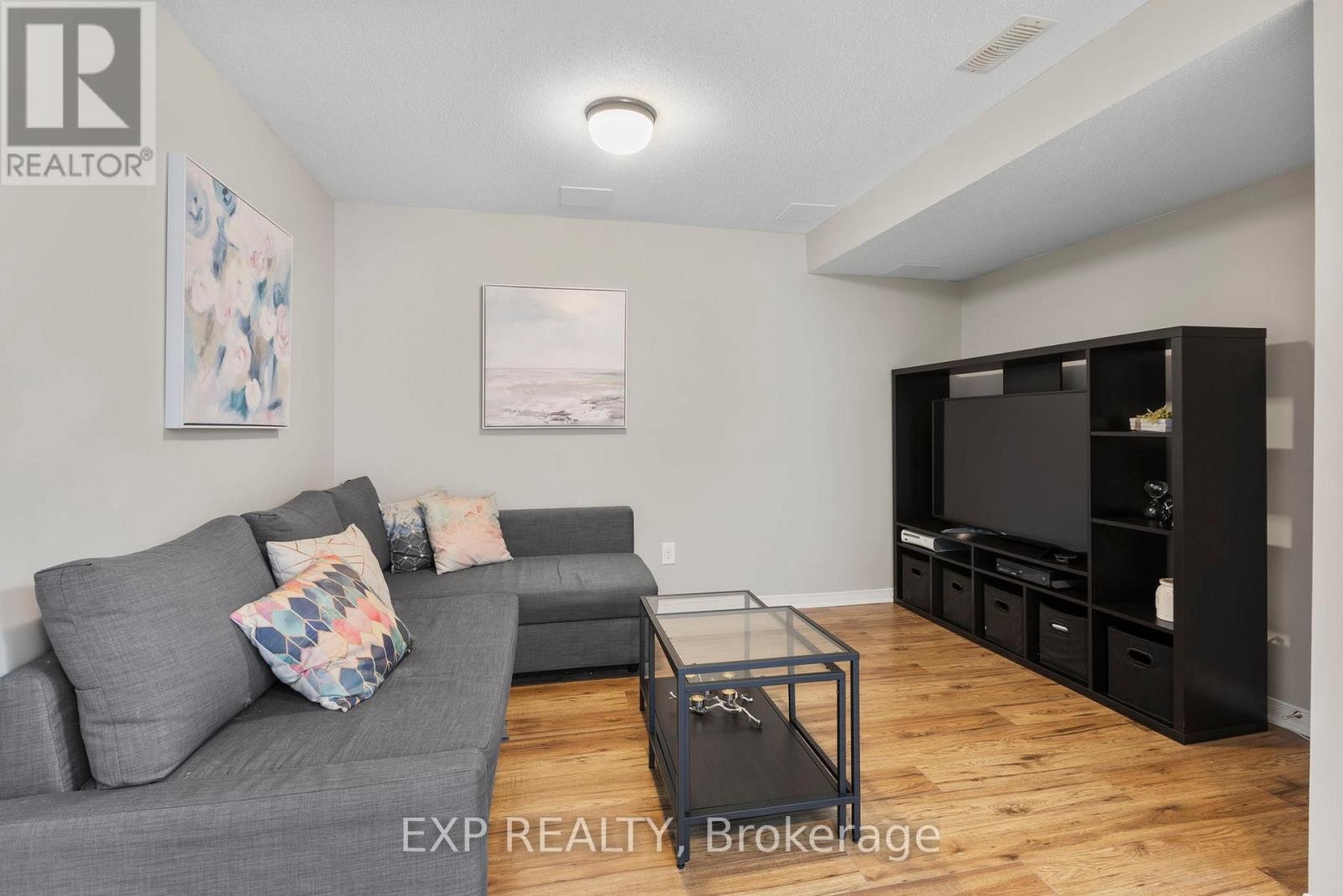 












225 KINCARDINE DRIVE

,
Ottawa,




Ontario
K2V1C5


