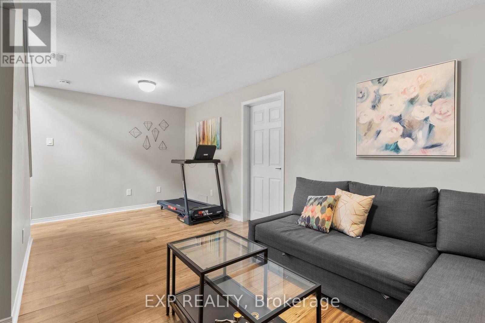 












225 KINCARDINE DRIVE

,
Ottawa,




Ontario
K2V1C5


