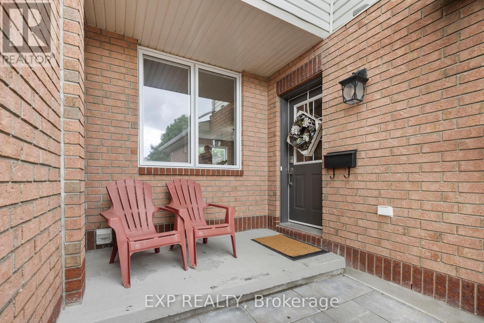 












225 KINCARDINE DRIVE

,
Ottawa,




Ontario
K2V1C5


