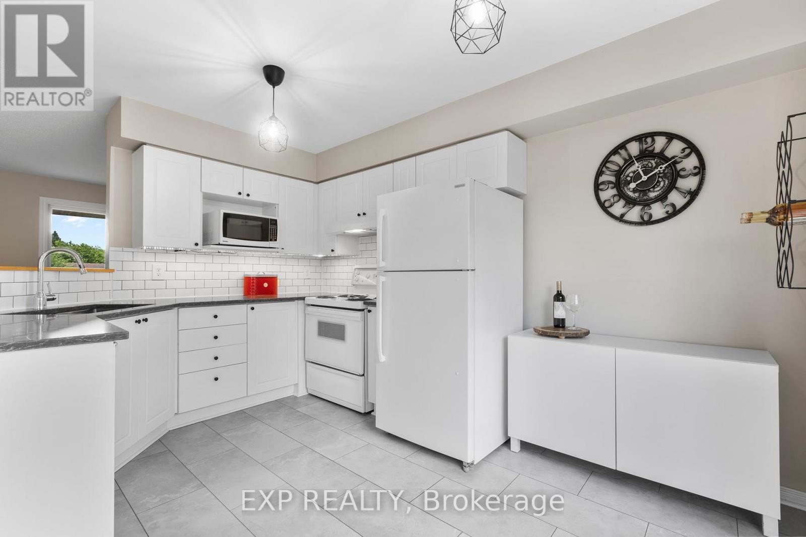 












225 KINCARDINE DRIVE

,
Ottawa,




Ontario
K2V1C5

