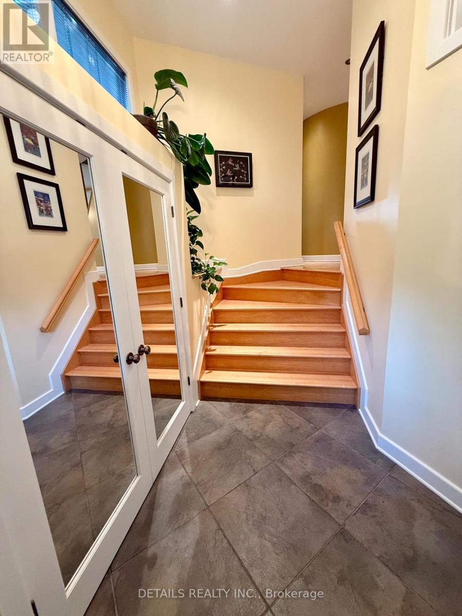 












46 MARSH SPARROW PRIVATE

,
Ottawa,




Ontario
K2K3P2

