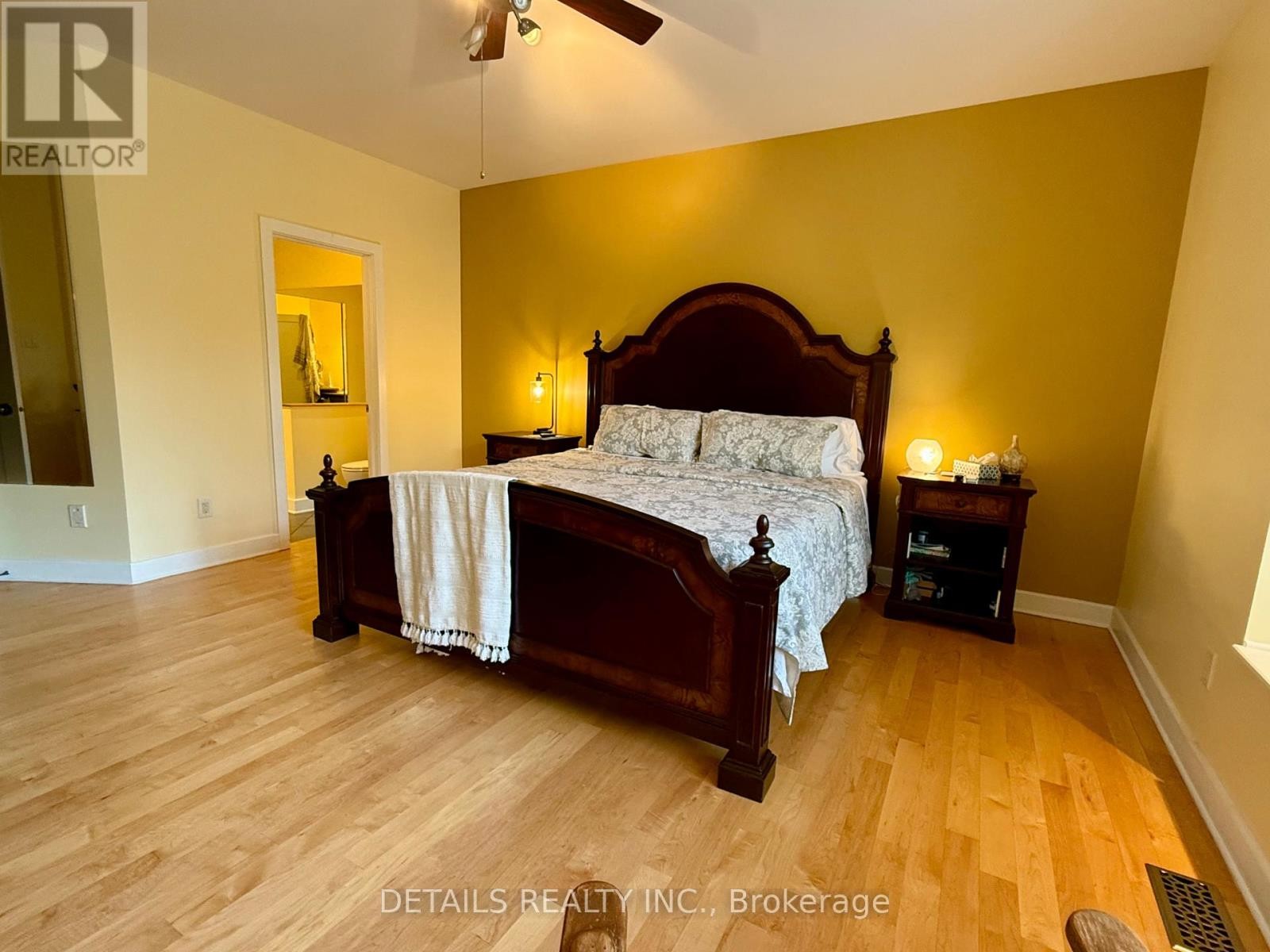 












46 MARSH SPARROW PRIVATE

,
Ottawa,




Ontario
K2K3P2


