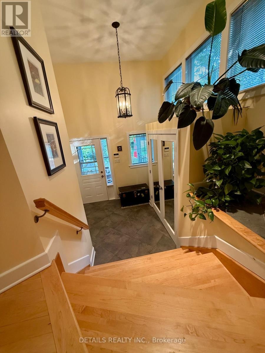 












46 MARSH SPARROW PRIVATE

,
Ottawa,




Ontario
K2K3P2

