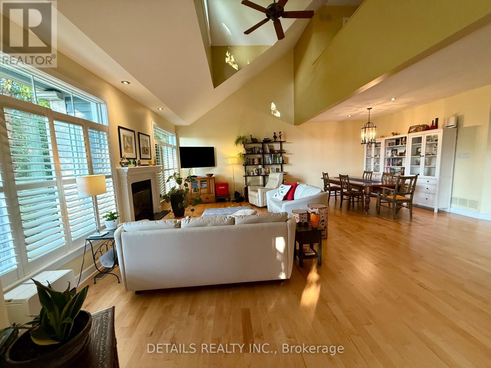 












46 MARSH SPARROW PRIVATE

,
Ottawa,




Ontario
K2K3P2


