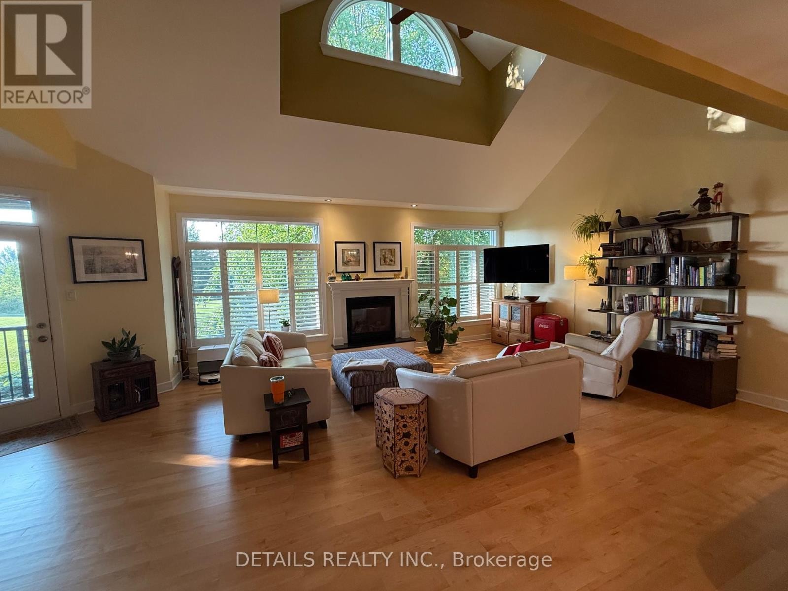 












46 MARSH SPARROW PRIVATE

,
Ottawa,




Ontario
K2K3P2

