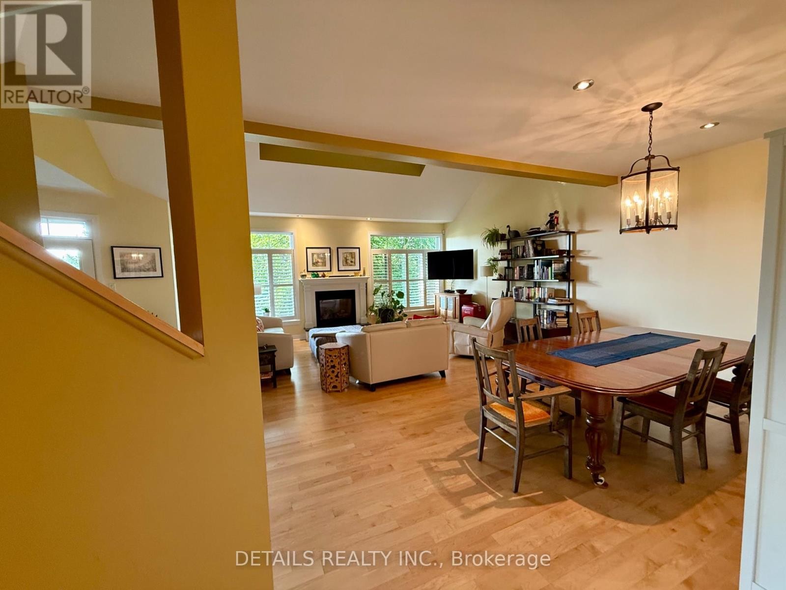 












46 MARSH SPARROW PRIVATE

,
Ottawa,




Ontario
K2K3P2

