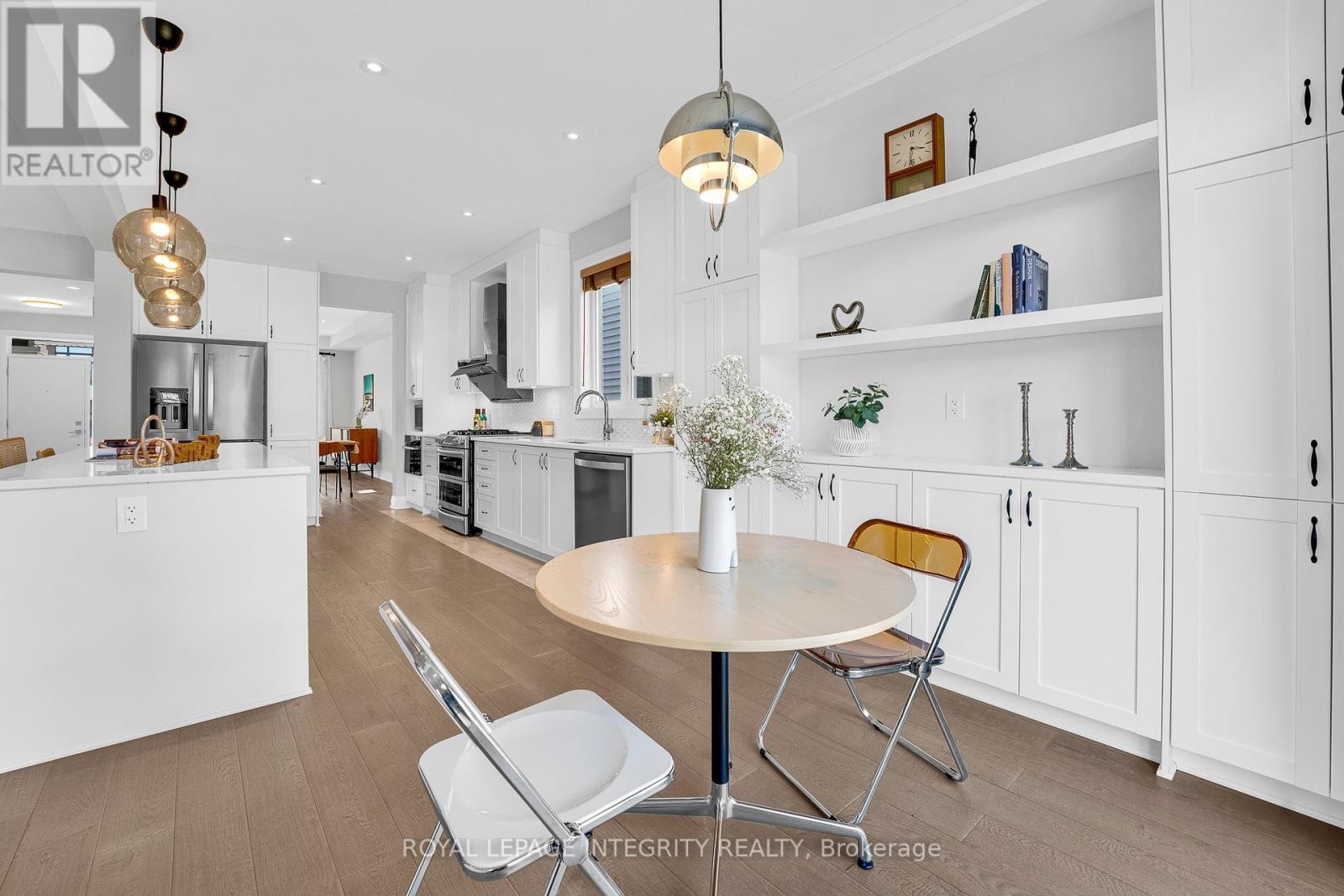 












276 MOUNT NEBO WAY

,
Ottawa,




Ontario
K1X0E1

