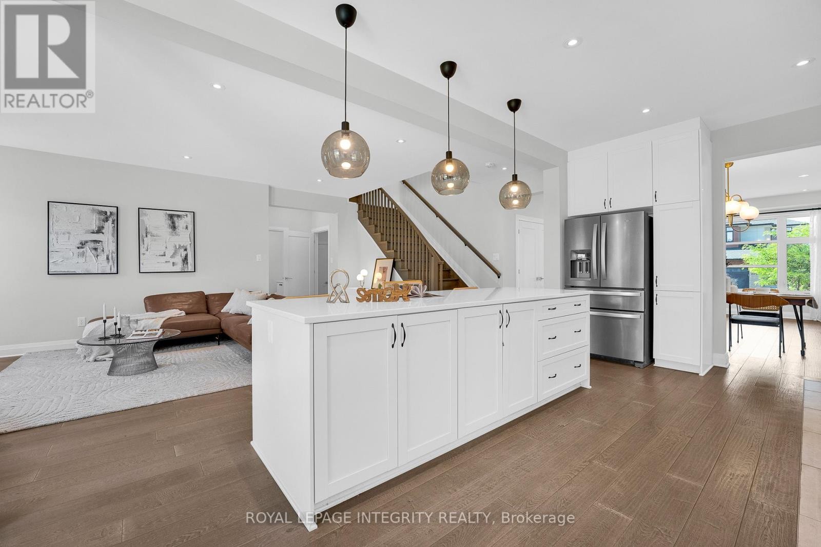 












276 MOUNT NEBO WAY

,
Ottawa,




Ontario
K1X0E1

