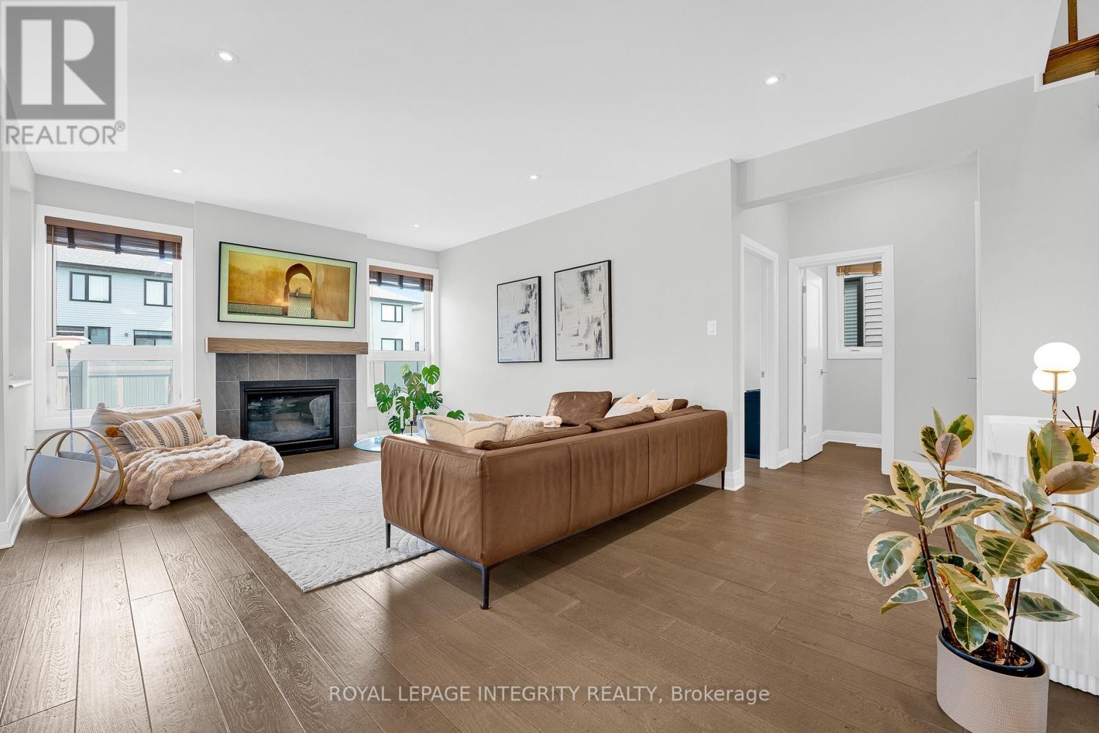 












276 MOUNT NEBO WAY

,
Ottawa,




Ontario
K1X0E1

