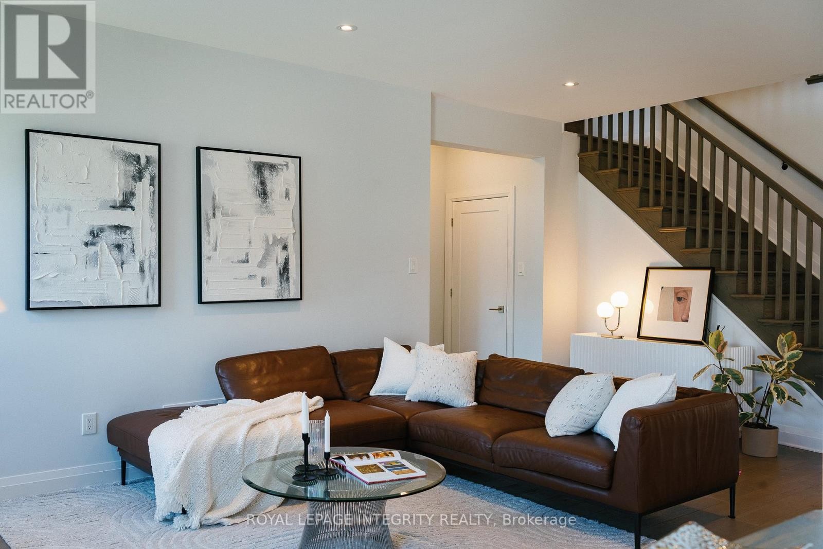 












276 MOUNT NEBO WAY

,
Ottawa,




Ontario
K1X0E1

