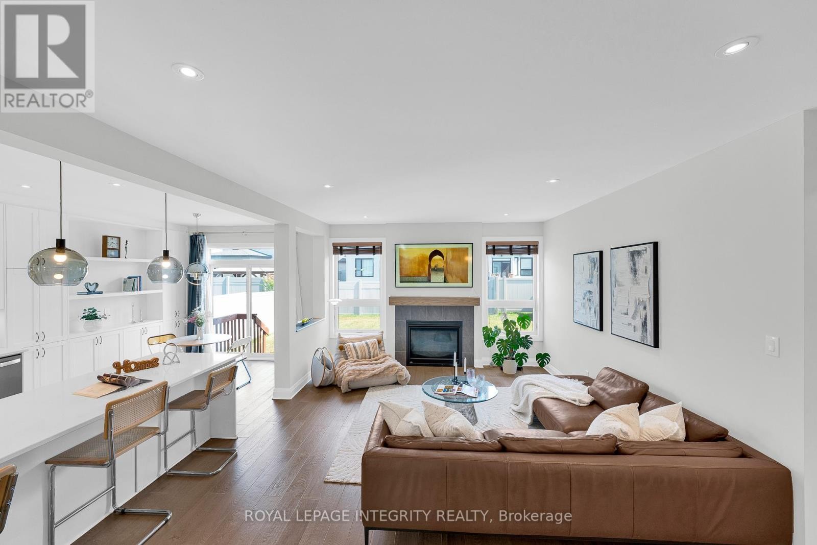 












276 MOUNT NEBO WAY

,
Ottawa,




Ontario
K1X0E1

