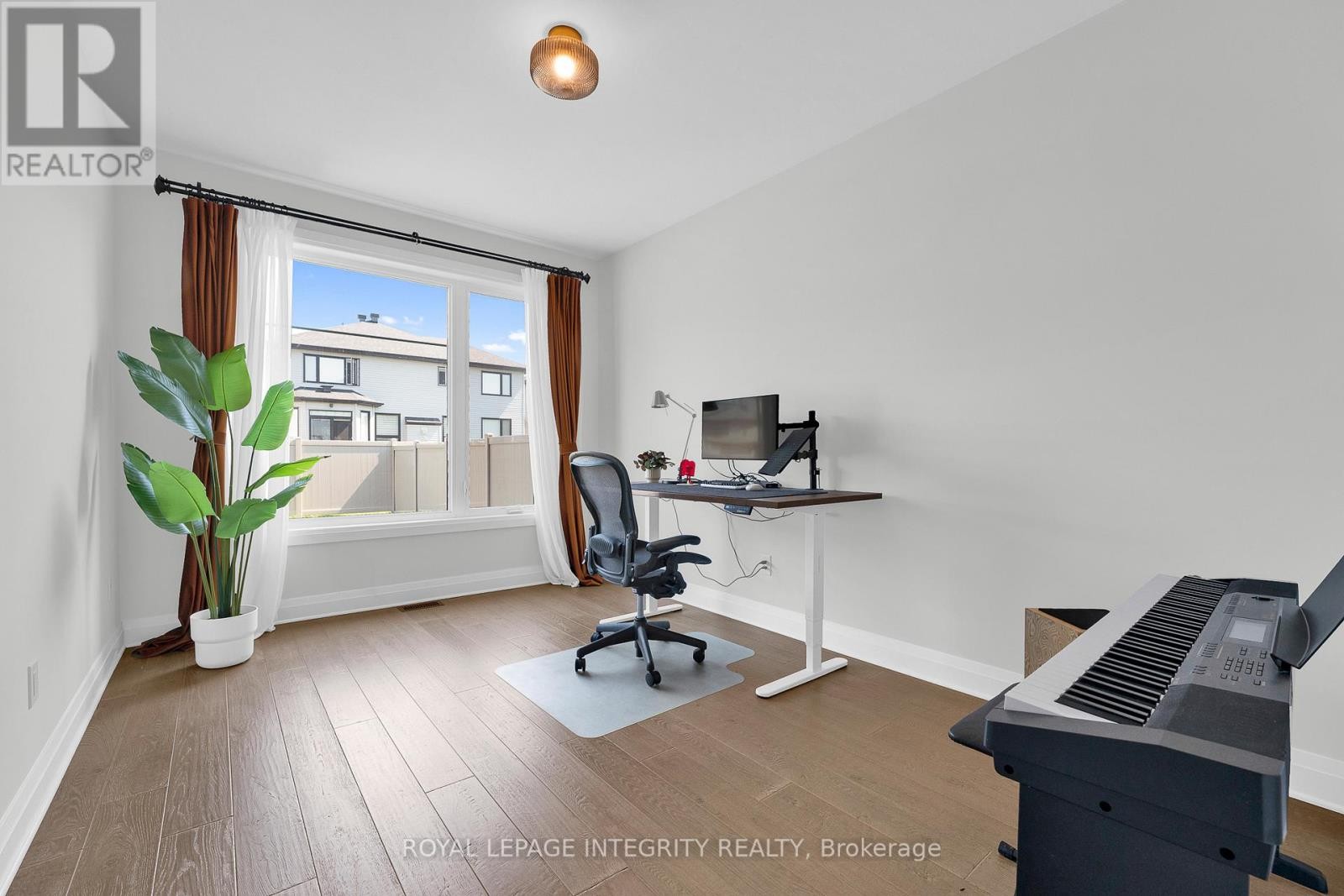 












276 MOUNT NEBO WAY

,
Ottawa,




Ontario
K1X0E1

