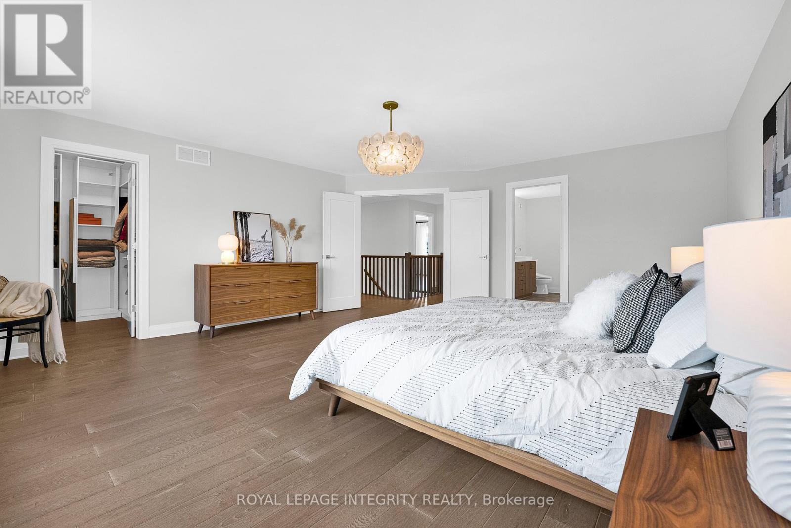 












276 MOUNT NEBO WAY

,
Ottawa,




Ontario
K1X0E1

