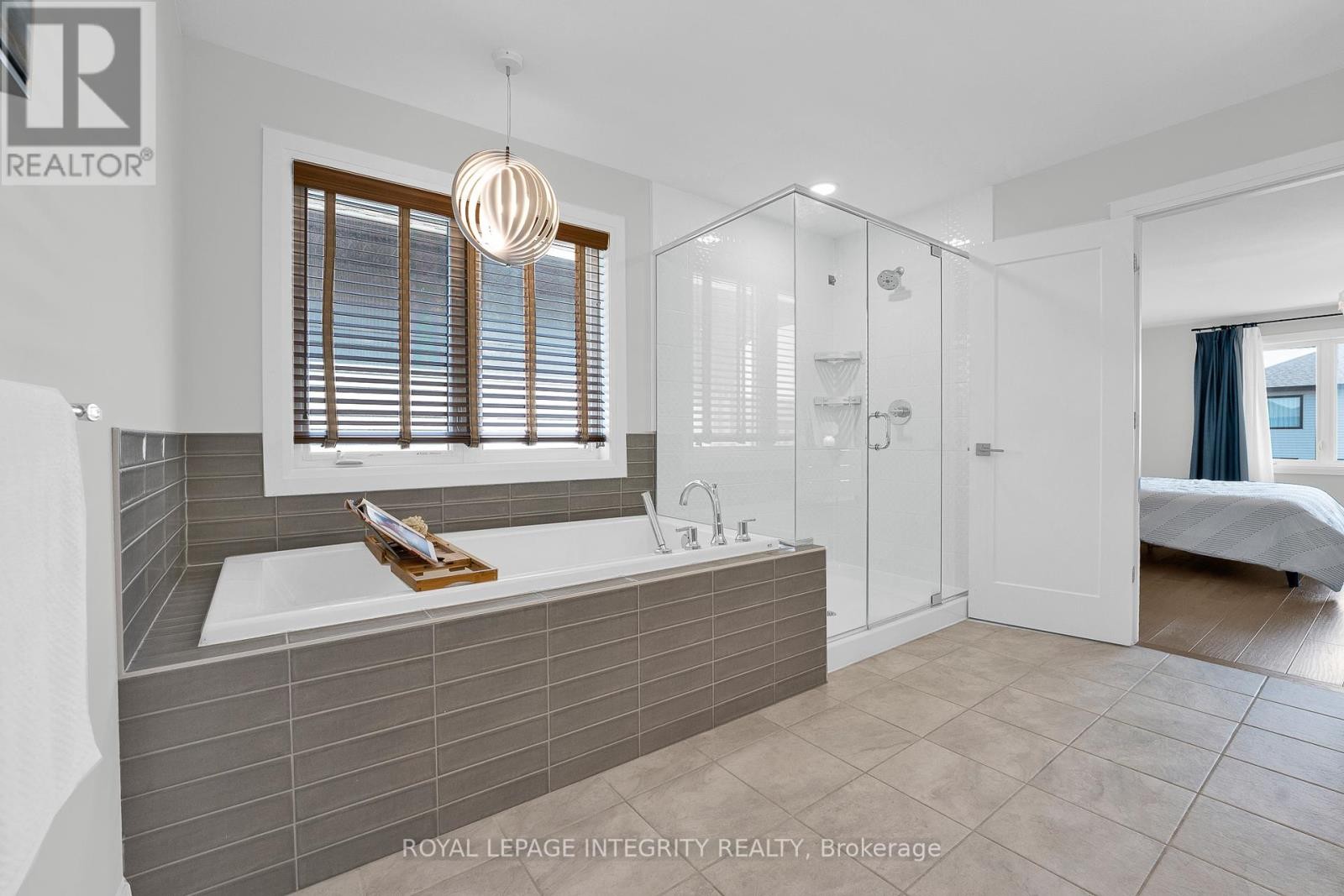 












276 MOUNT NEBO WAY

,
Ottawa,




Ontario
K1X0E1

