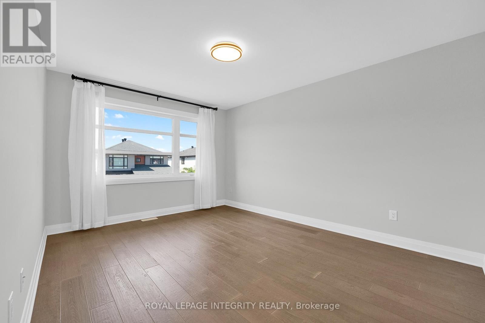 












276 MOUNT NEBO WAY

,
Ottawa,




Ontario
K1X0E1

