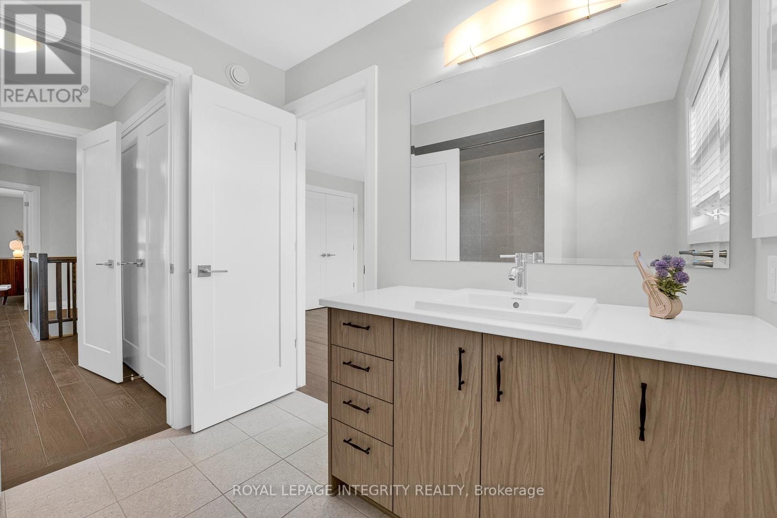 












276 MOUNT NEBO WAY

,
Ottawa,




Ontario
K1X0E1

