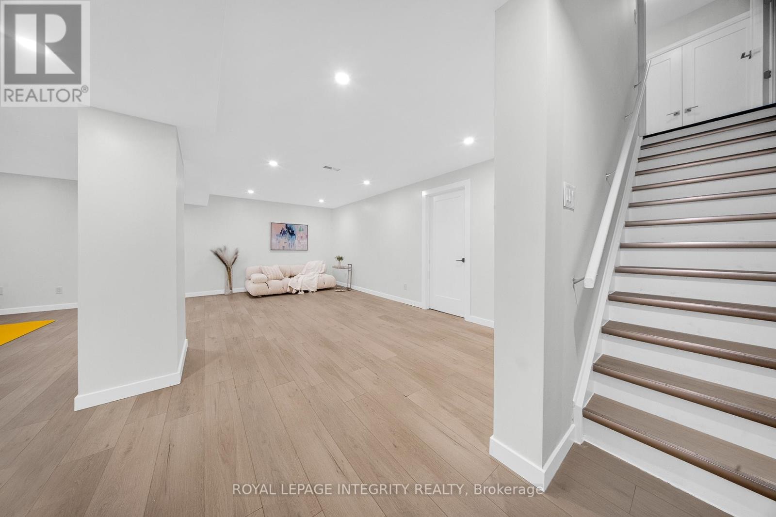 












276 MOUNT NEBO WAY

,
Ottawa,




Ontario
K1X0E1


