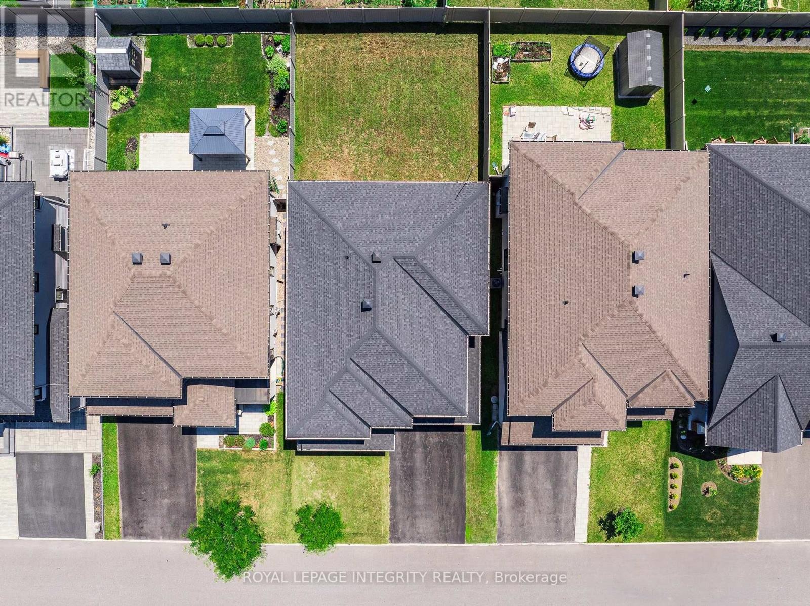 












276 MOUNT NEBO WAY

,
Ottawa,




Ontario
K1X0E1

