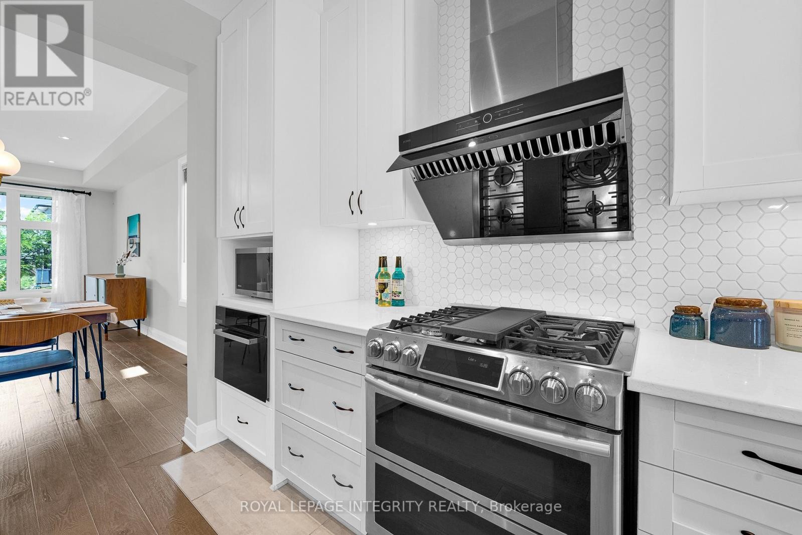 












276 MOUNT NEBO WAY

,
Ottawa,




Ontario
K1X0E1

