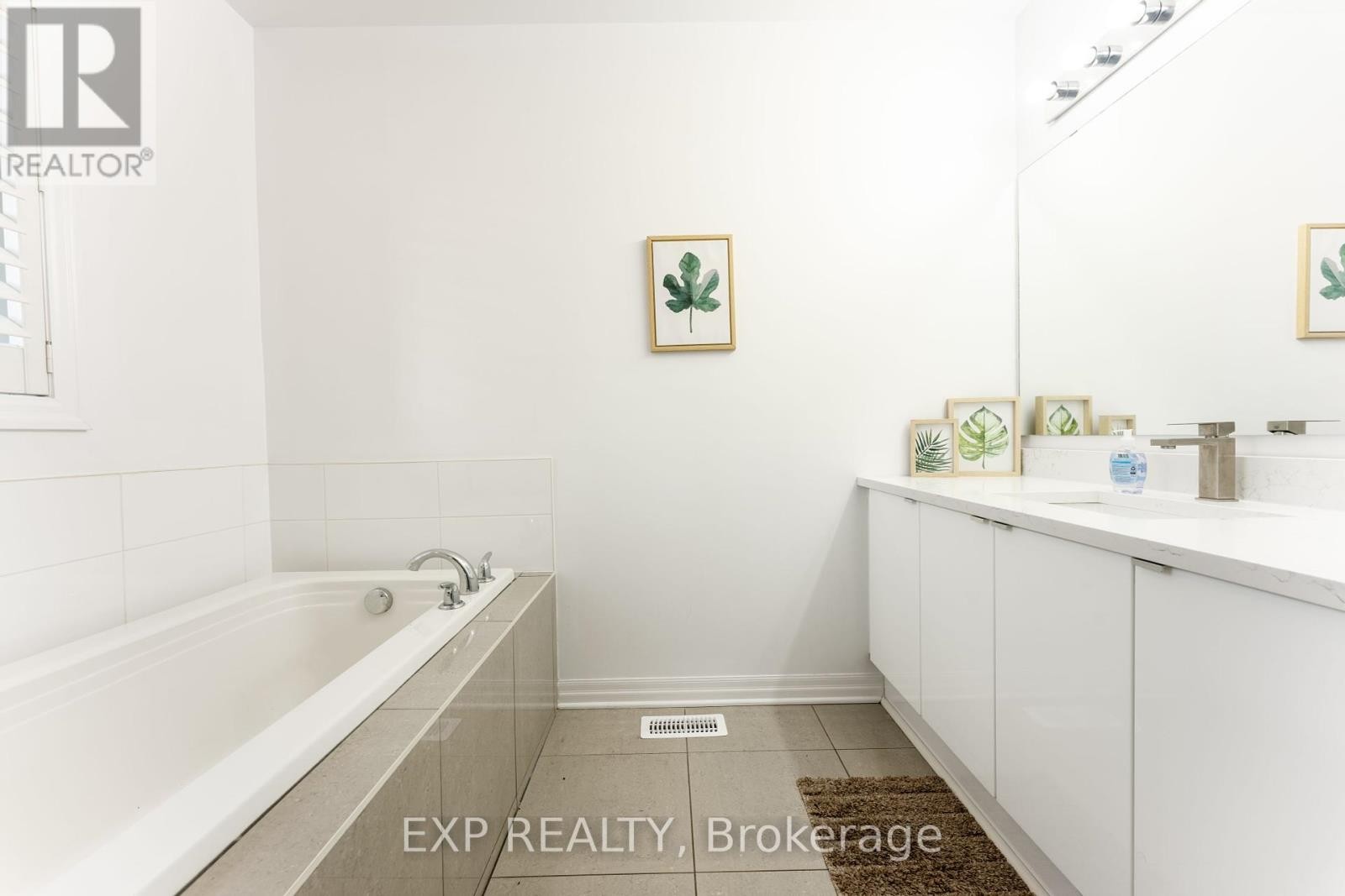 












137 HAWKESWOOD DRIVE

,
Ottawa,




Ontario
K4M0E6

