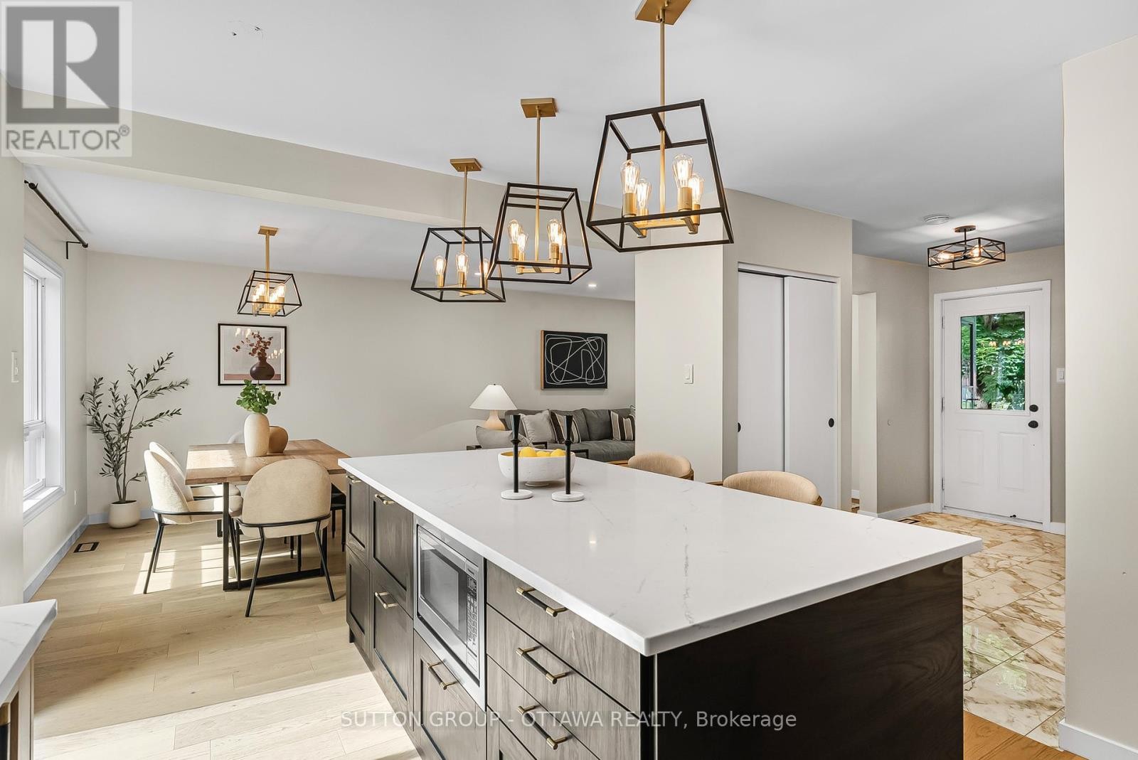 












6651 TOONEY DRIVE

,
Ottawa,




Ontario
K1C6P7

