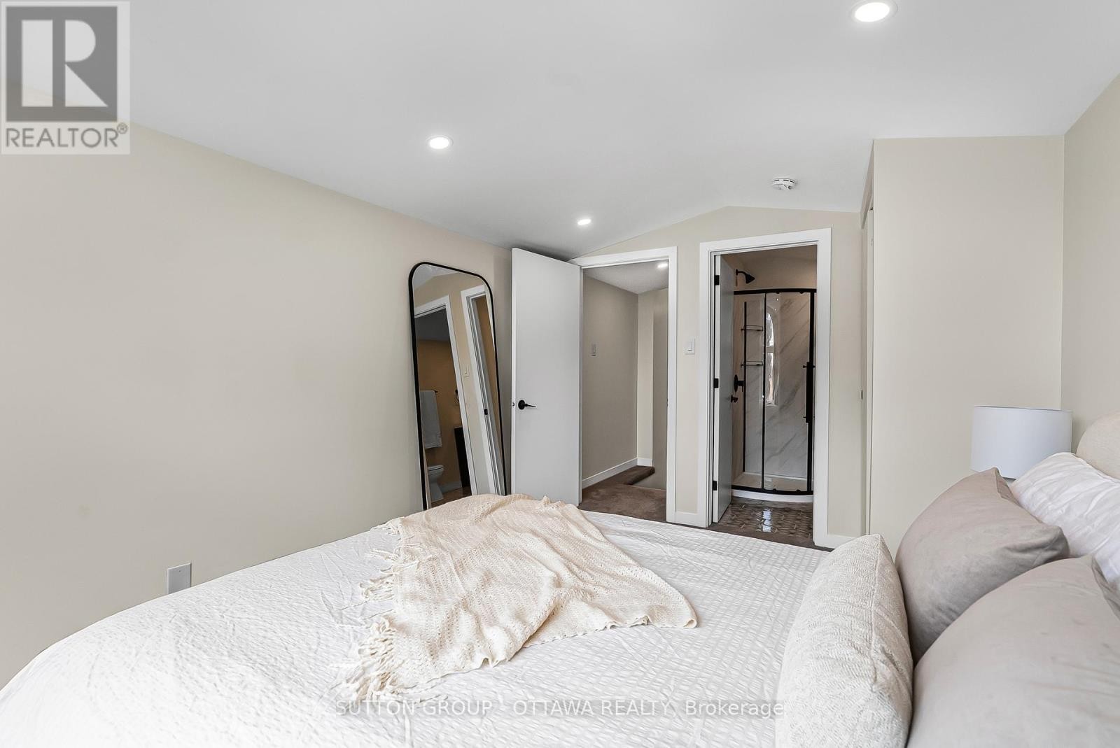 












6651 TOONEY DRIVE

,
Ottawa,




Ontario
K1C6P7

