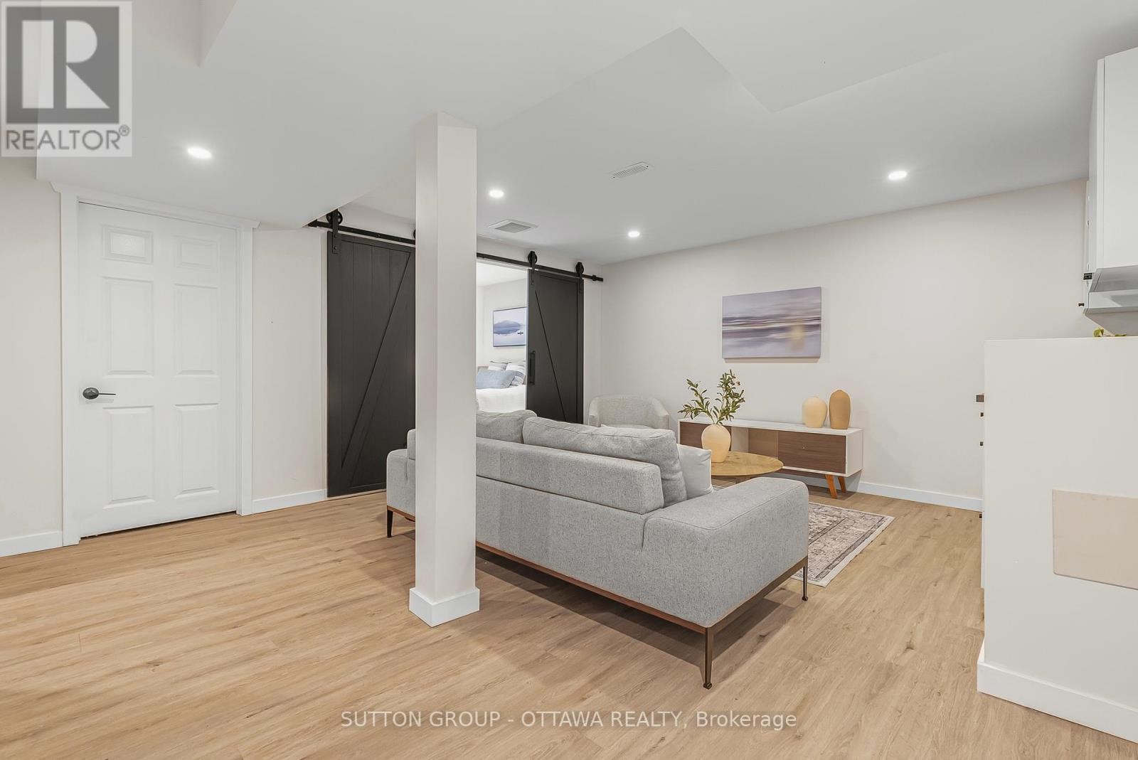 












6651 TOONEY DRIVE

,
Ottawa,




Ontario
K1C6P7

