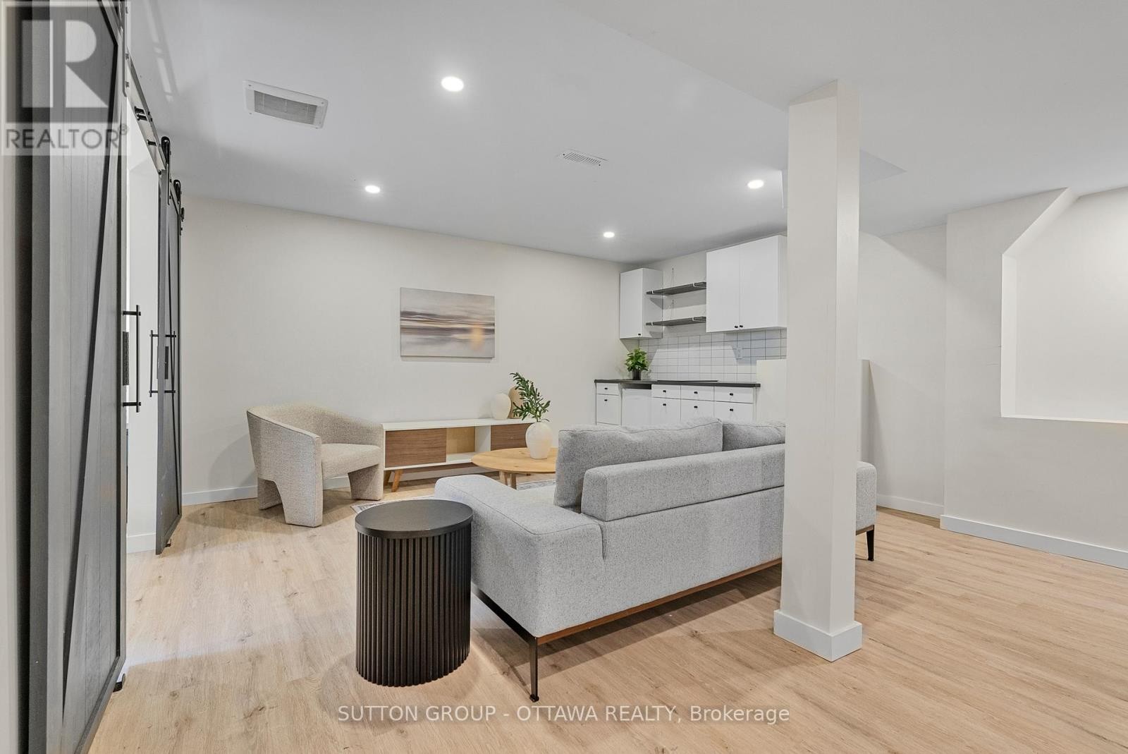 












6651 TOONEY DRIVE

,
Ottawa,




Ontario
K1C6P7

