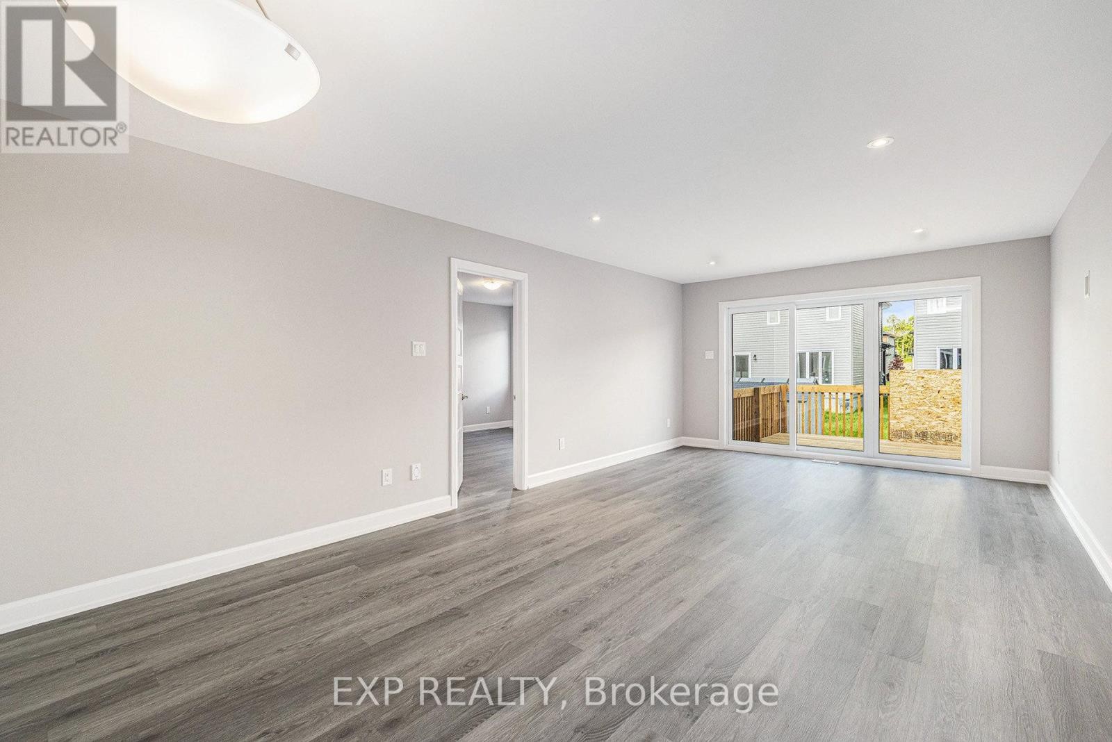 












1227 MONTBLANC CRESCENT

,
Russell,




Ontario
K0A1W0

