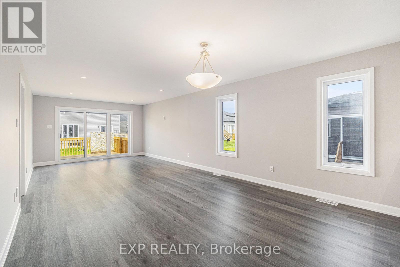












1227 MONTBLANC CRESCENT

,
Russell,




Ontario
K0A1W0

