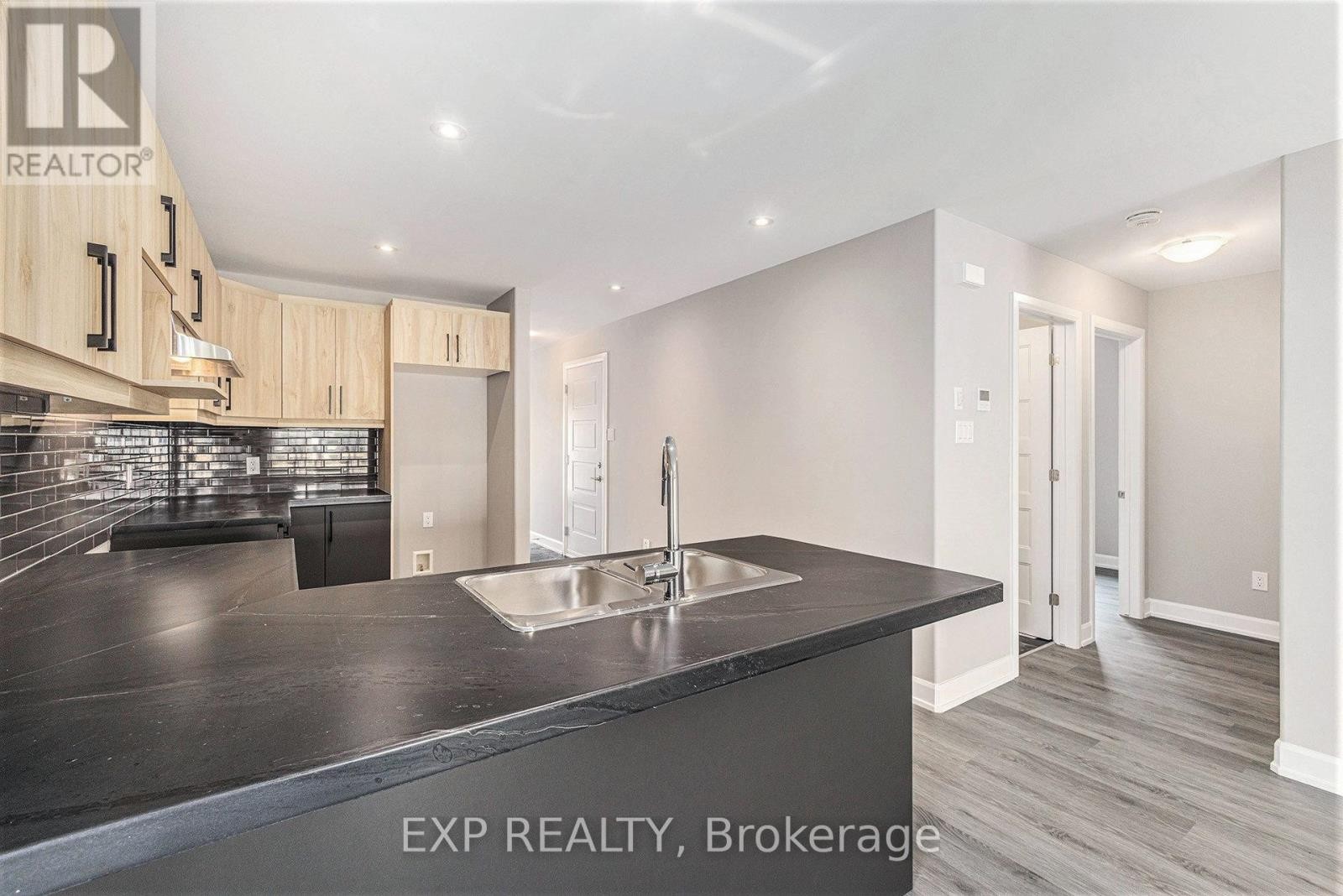 












1227 MONTBLANC CRESCENT

,
Russell,




Ontario
K0A1W0

