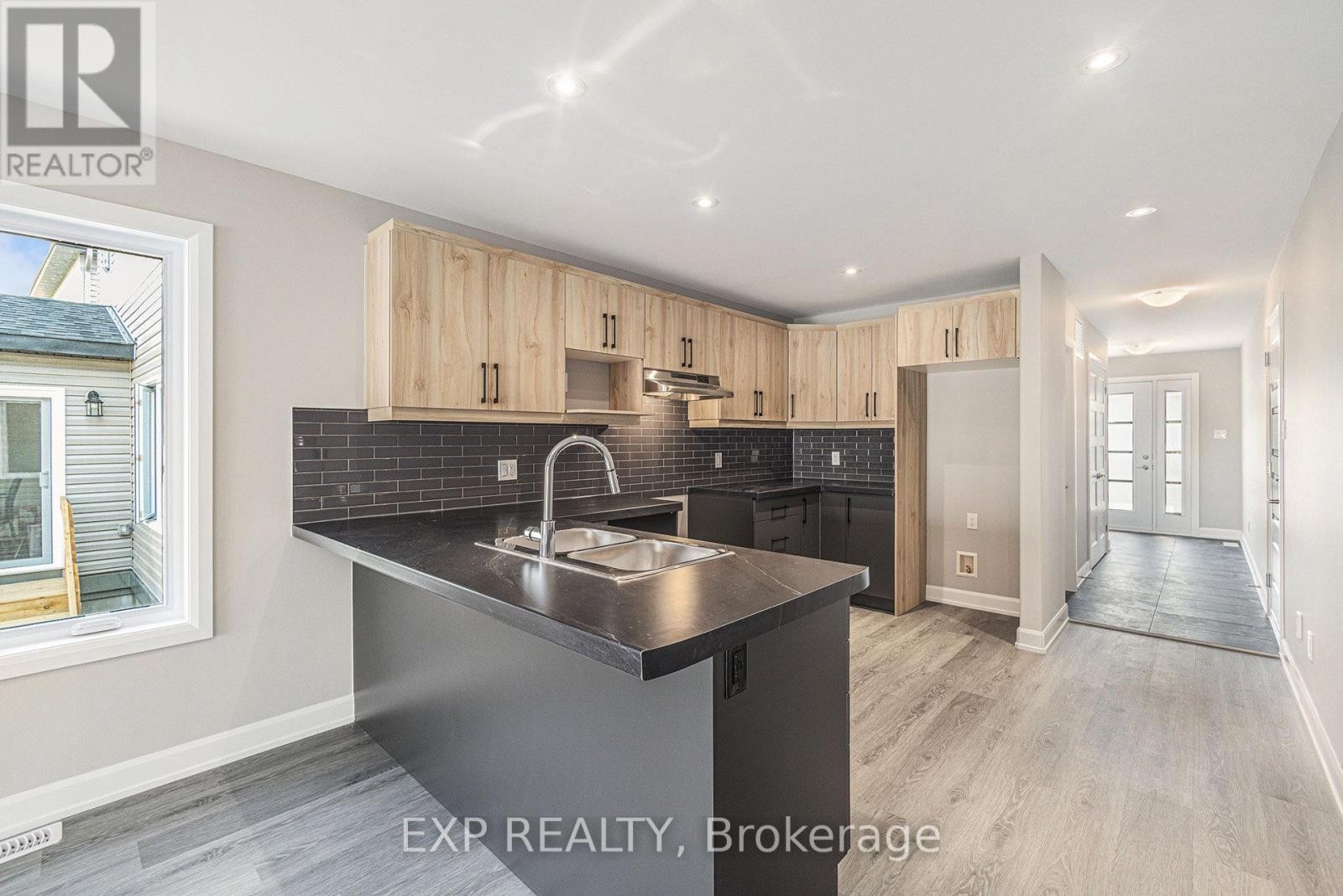 












1227 MONTBLANC CRESCENT

,
Russell,




Ontario
K0A1W0

