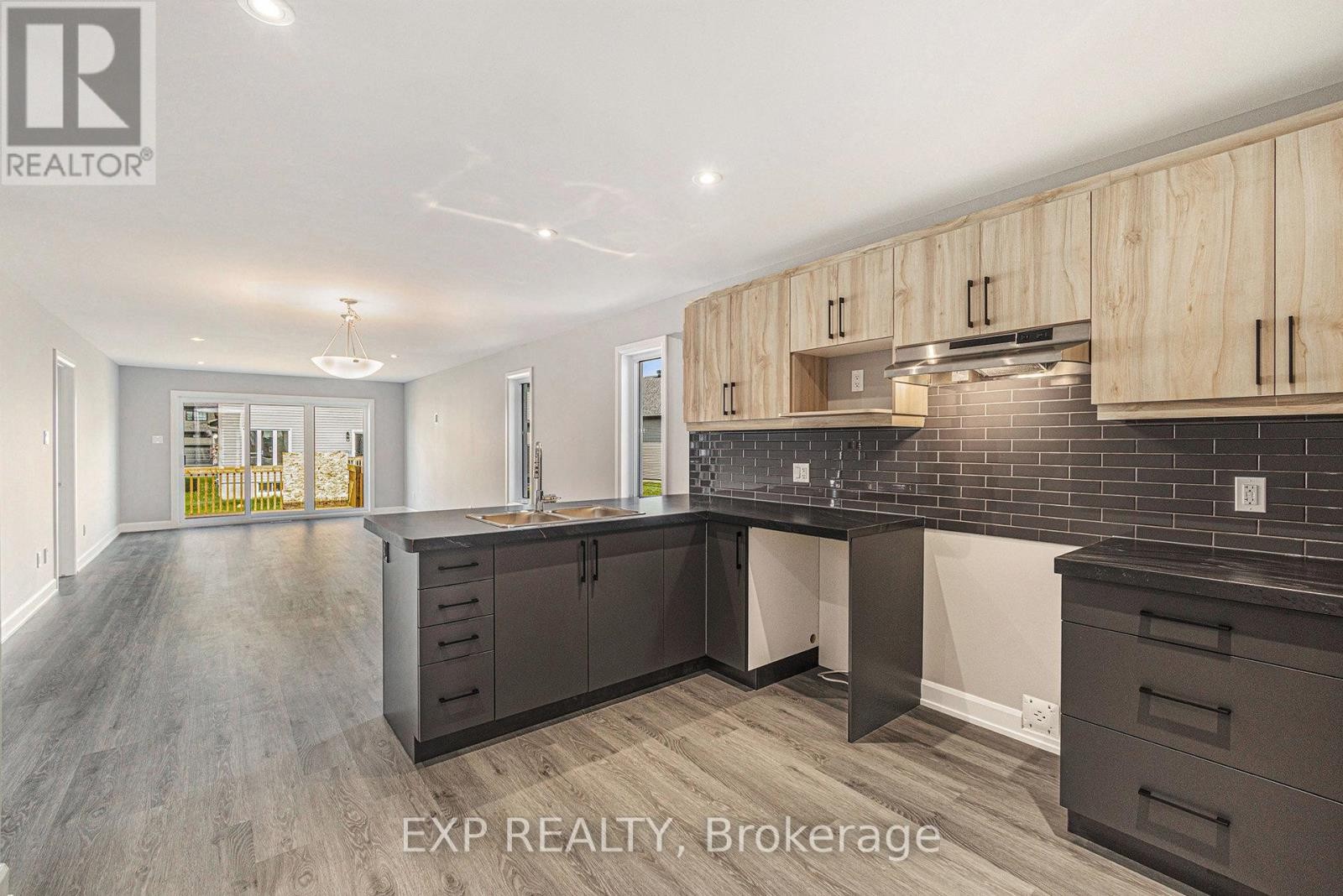 












1227 MONTBLANC CRESCENT

,
Russell,




Ontario
K0A1W0

