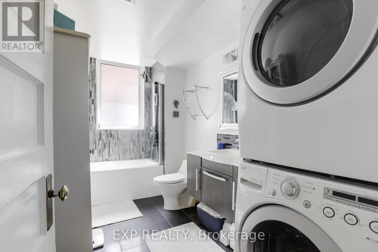 












22 DELAWARE AVENUE

,
Ottawa,




Ontario
K2P0Z3

