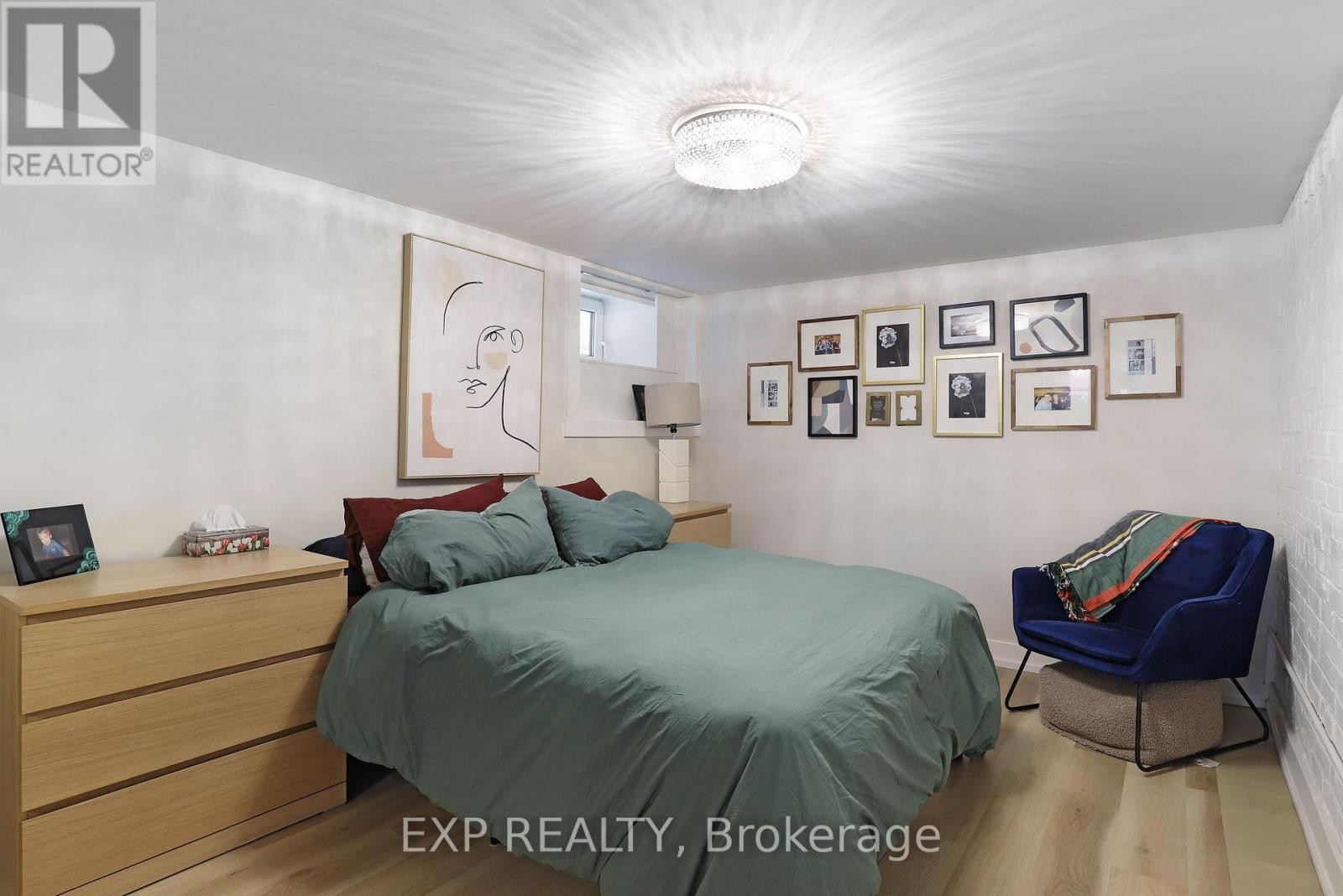 












22 DELAWARE AVENUE

,
Ottawa,




Ontario
K2P0Z3

