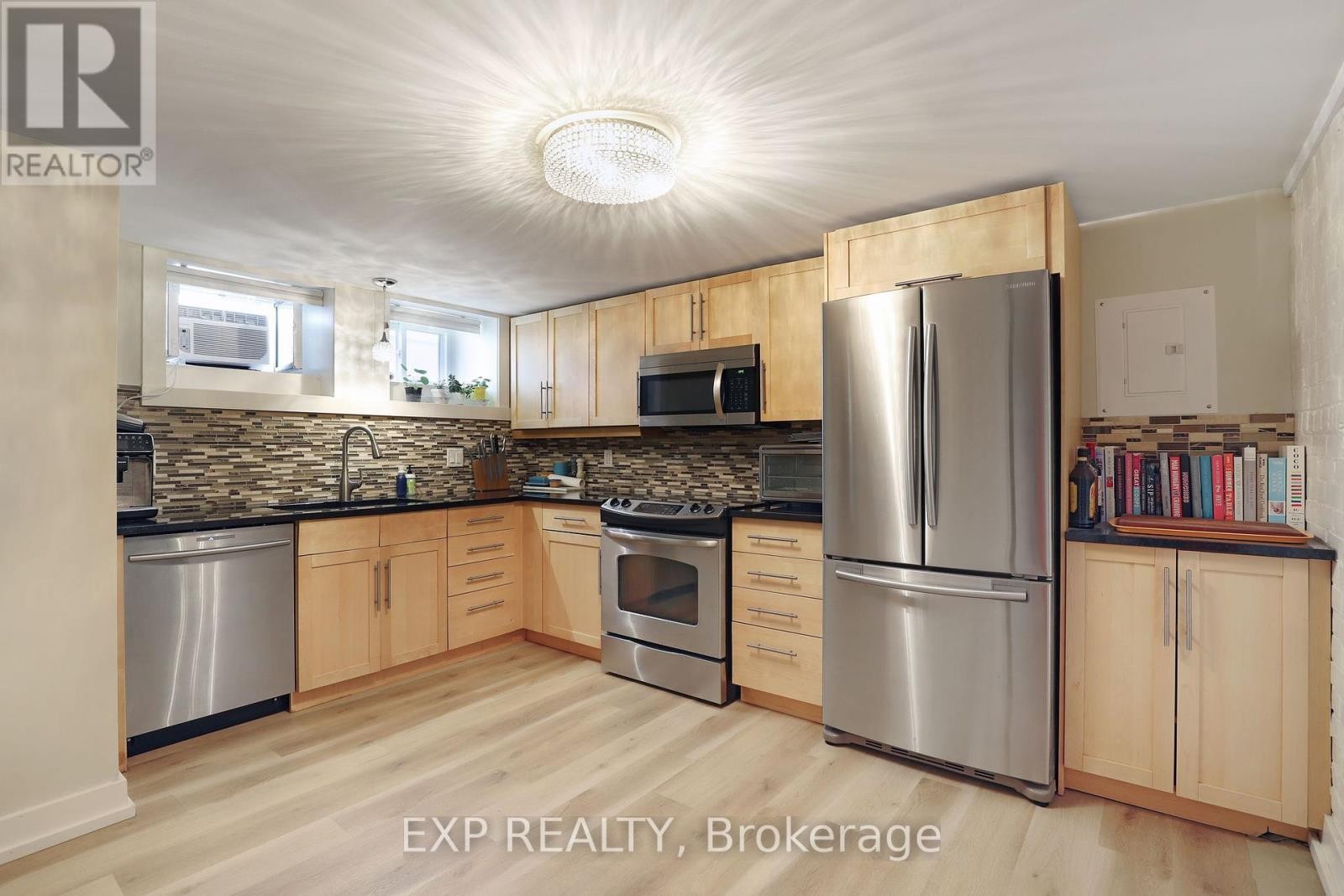 












22 DELAWARE AVENUE

,
Ottawa,




Ontario
K2P0Z3

