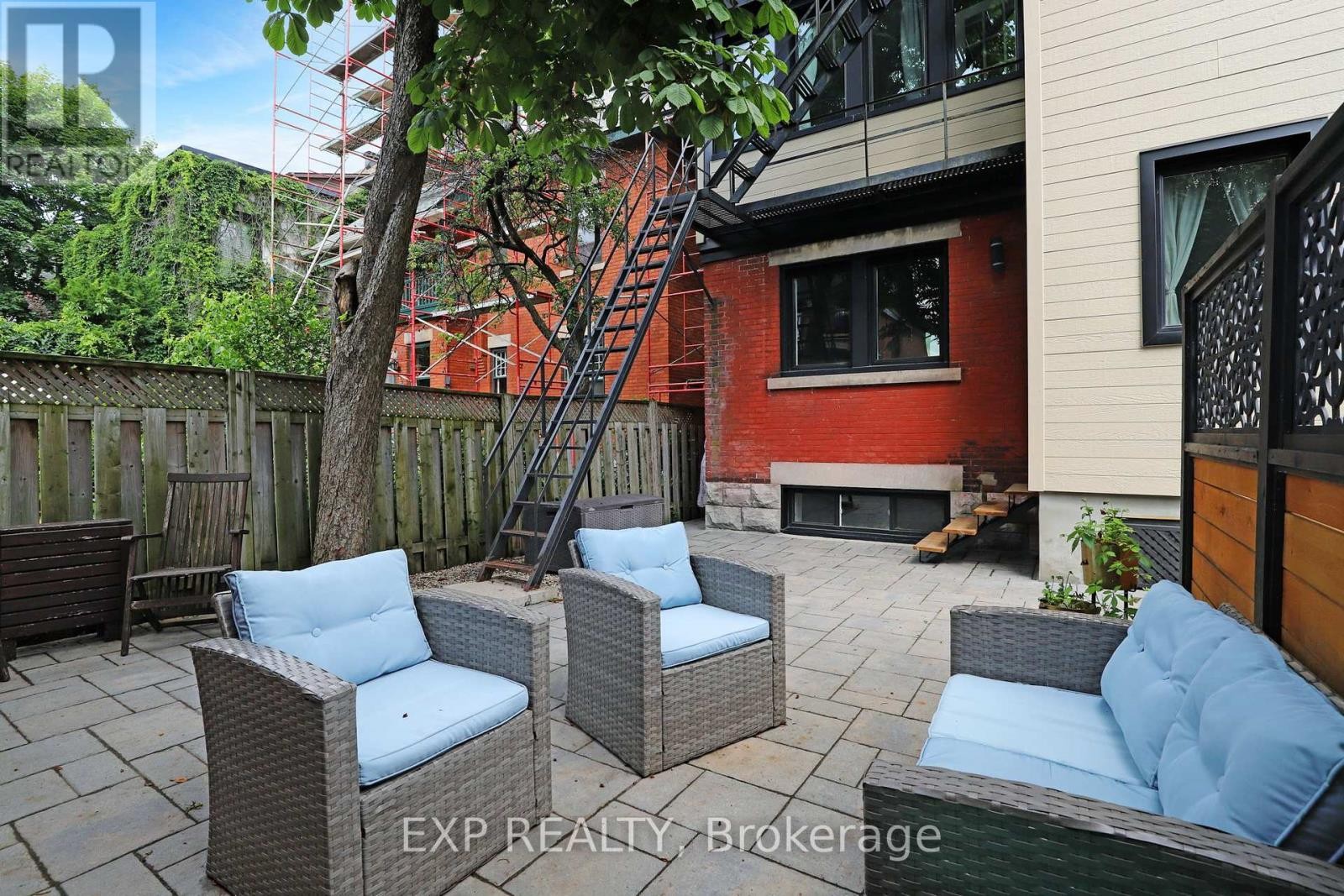 












22 DELAWARE AVENUE

,
Ottawa,




Ontario
K2P0Z3

