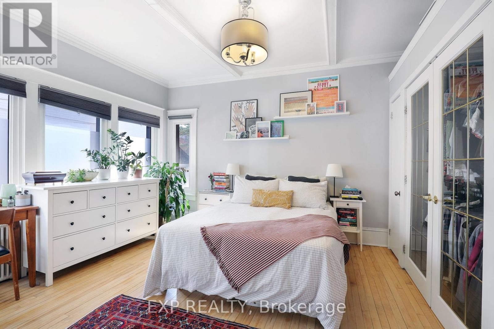 












22 DELAWARE AVENUE

,
Ottawa,




Ontario
K2P0Z3

