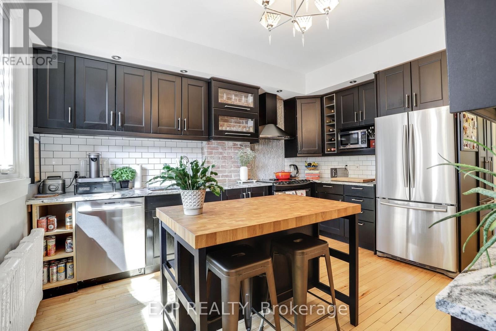 












22 DELAWARE AVENUE

,
Ottawa,




Ontario
K2P0Z3

